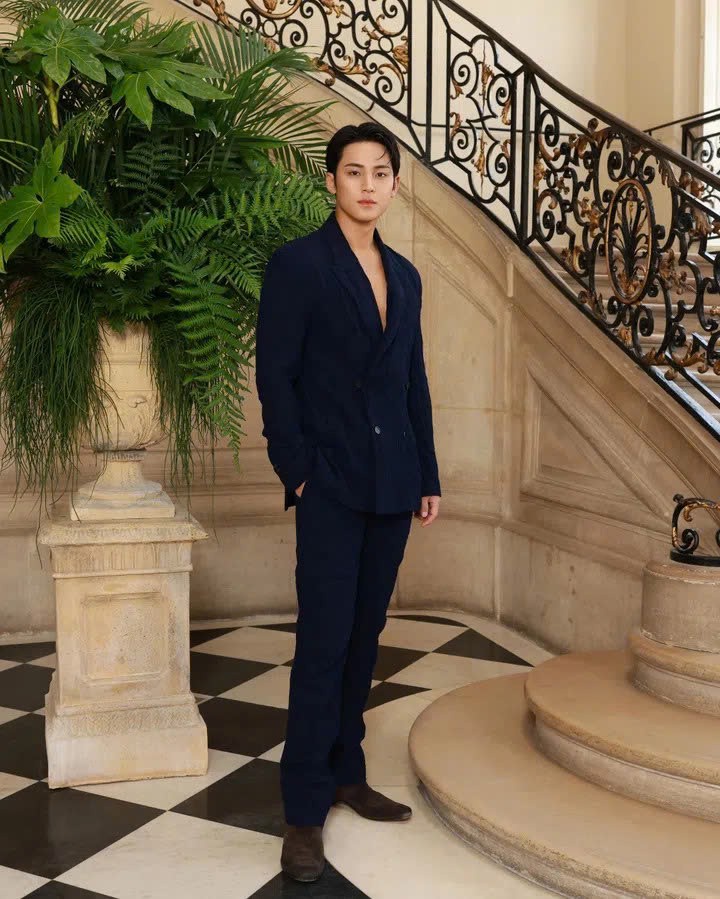 Hinh anh Dior Haute Couture FW26: Ngôn ngữ điêu khắc dưới bóng cây dương xỉ  3