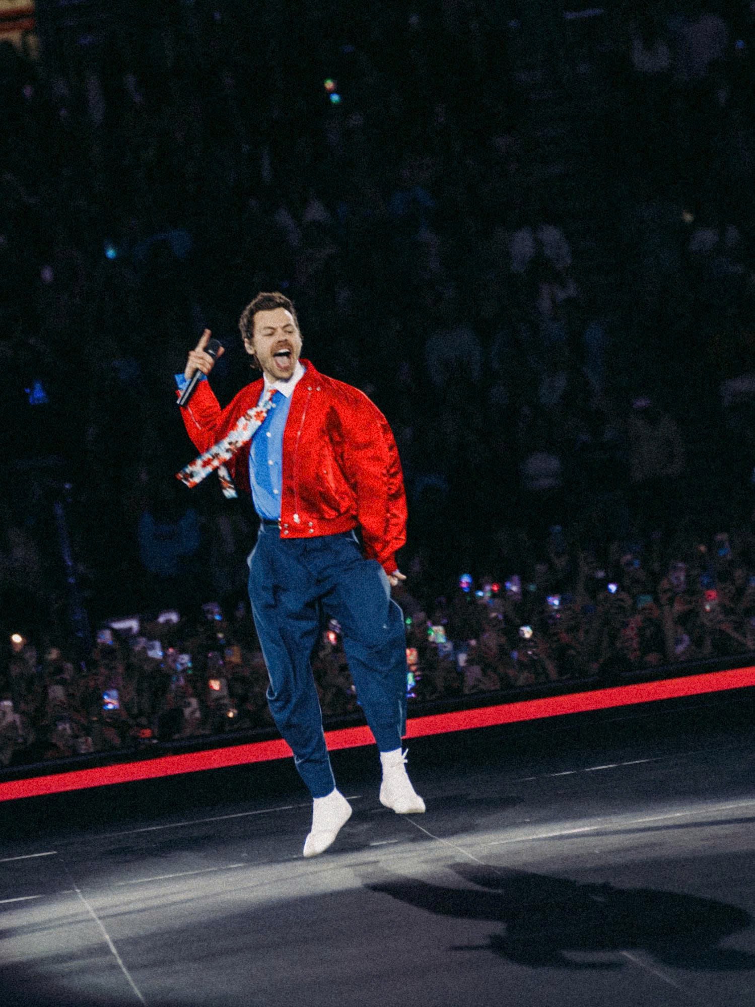 Hinh anh Harry Styles thay đổi phong cách ra sao sau “kỷ nguyên Gucci”? 9