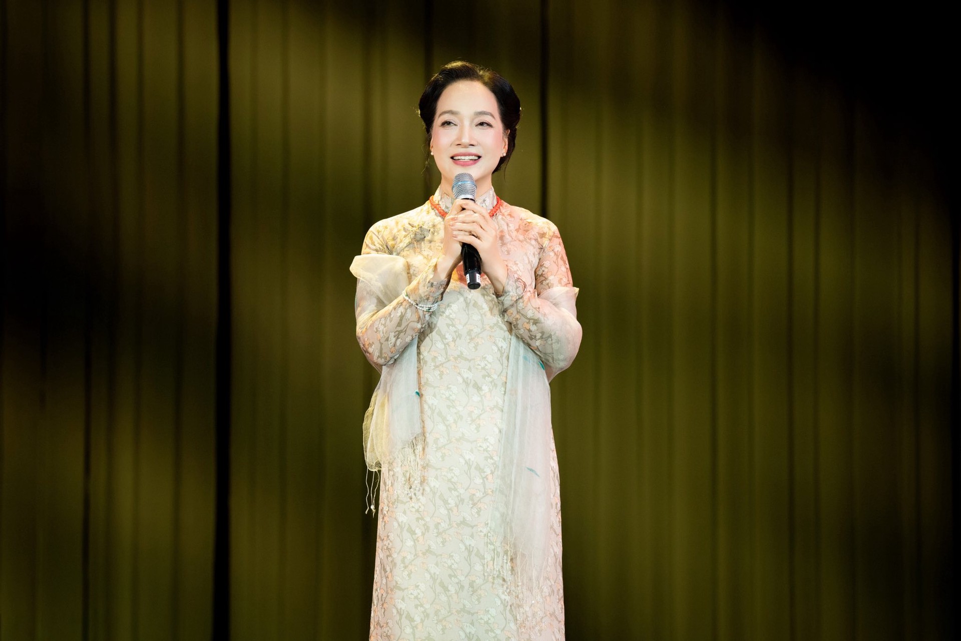Hinh anh NSND Lê Khanh: Người truyền lửa cho giấc mơ diễn xuất 3