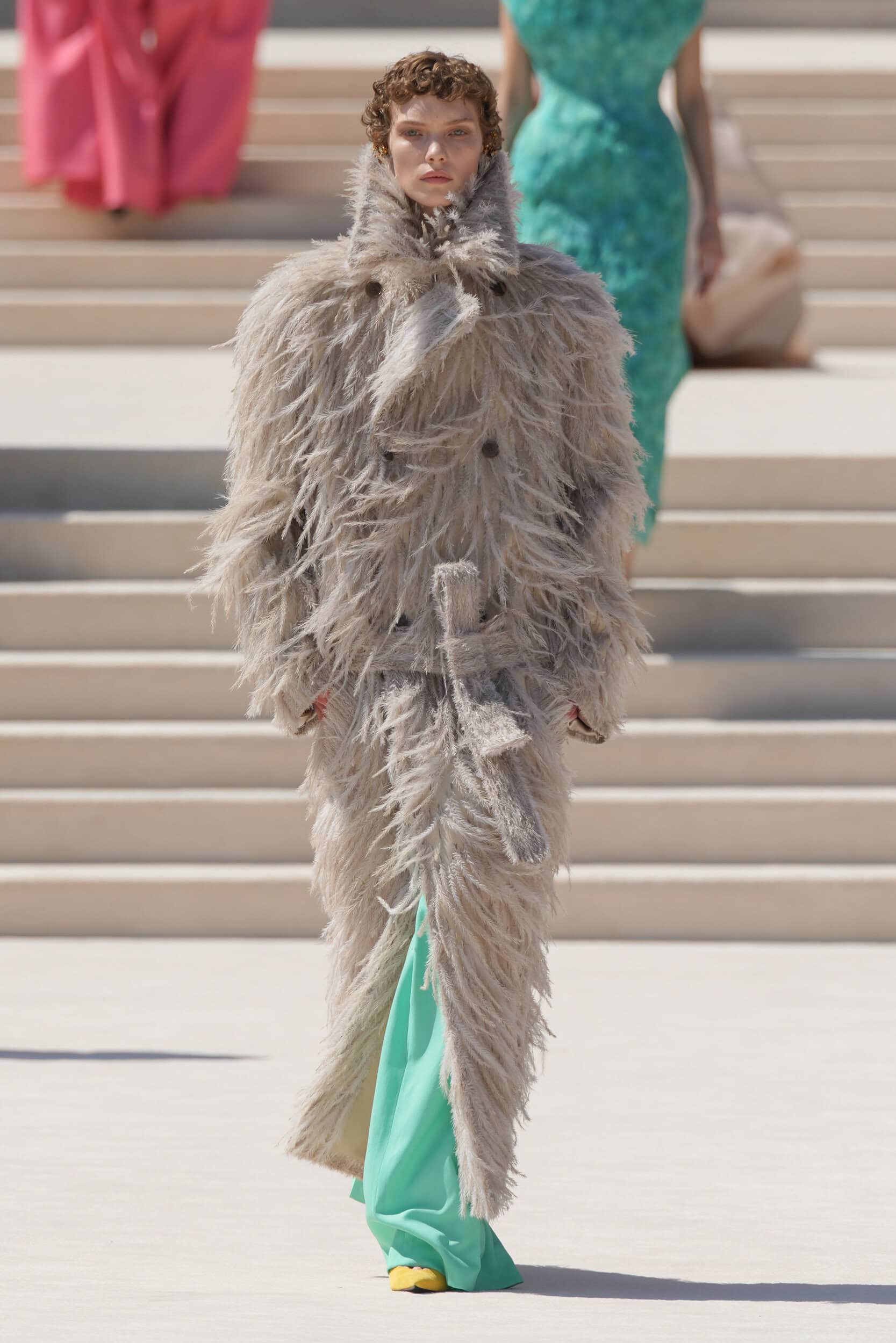 Hinh anh Balenciaga Haute Couture FW26: “Tân vương” dệt mộng vải vóc từ hình khối 4