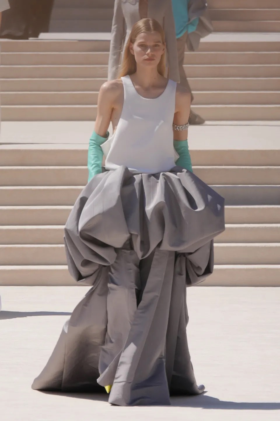 Hinh anh Balenciaga Haute Couture FW26: “Tân vương” dệt mộng vải vóc từ hình khối 3