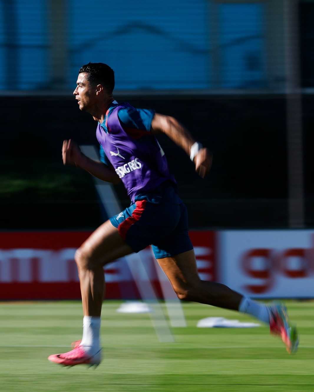Hinh anh 14 dấu ấn Nike Mercurial viết nên sự nghiệp của Cristiano Ronaldo 40