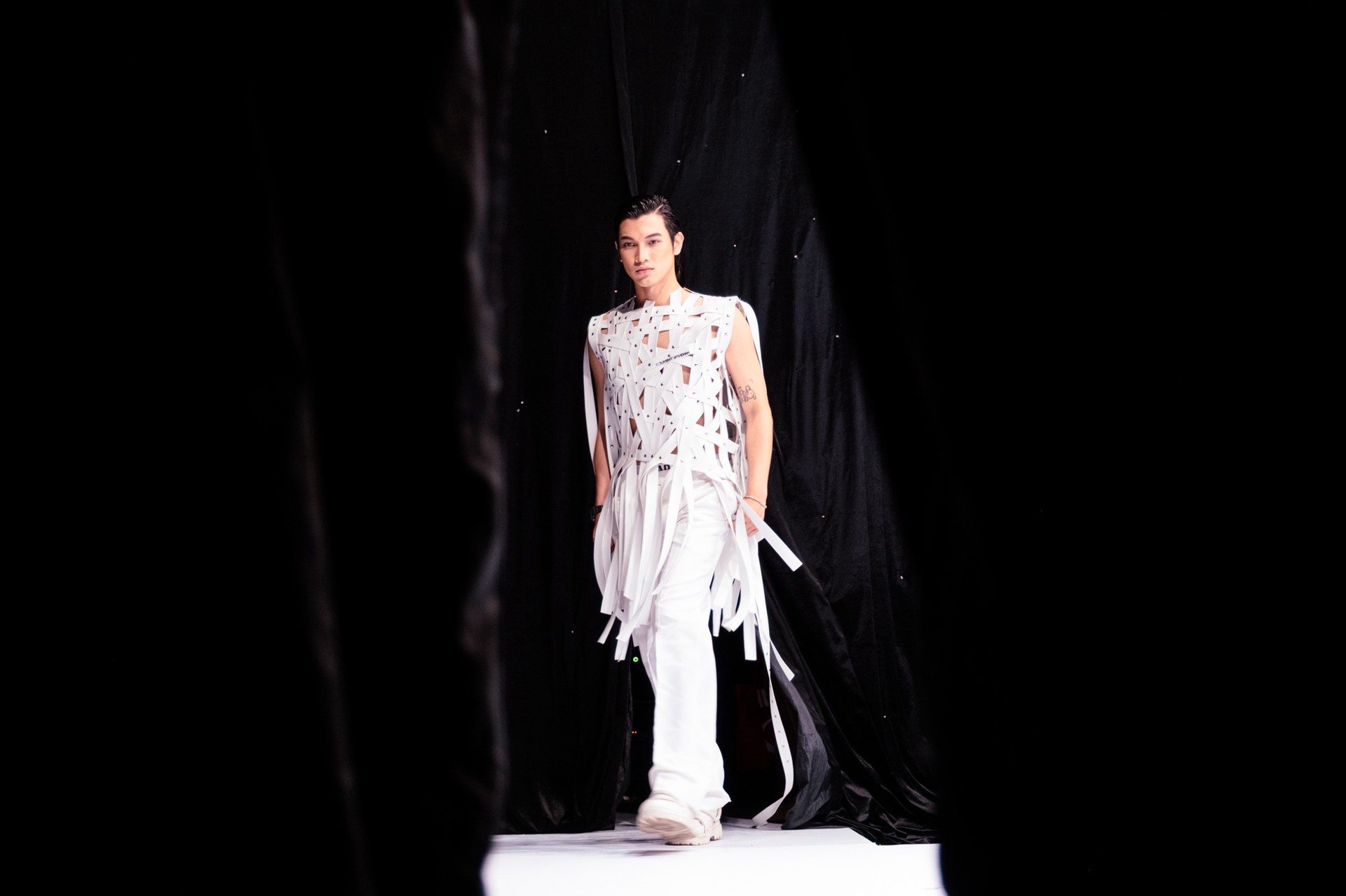 Hinh anh Saigon Fashion Runway powered by Fujifilm Vietnam: The New Neon và hành trình mới của sáng tạo Việt 9