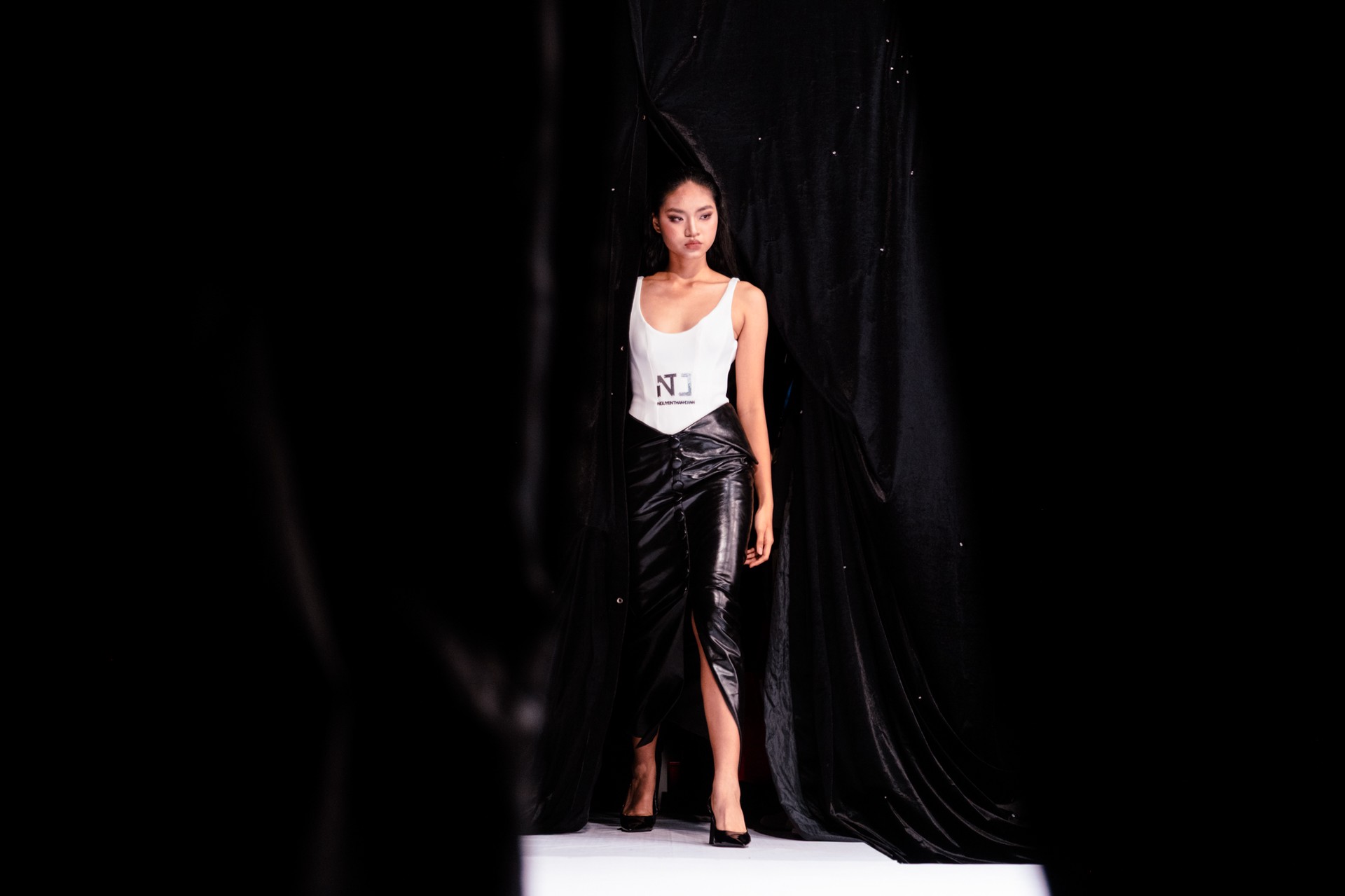 Hinh anh Saigon Fashion Runway powered by Fujifilm Vietnam: The New Neon và hành trình mới của sáng tạo Việt 8