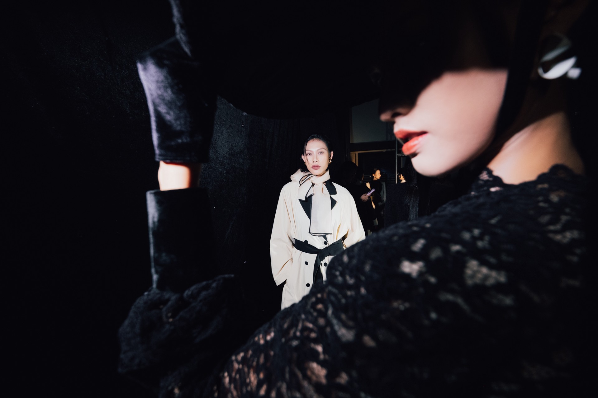 Hinh anh Saigon Fashion Runway powered by Fujifilm Vietnam: The New Neon và hành trình mới của sáng tạo Việt 22