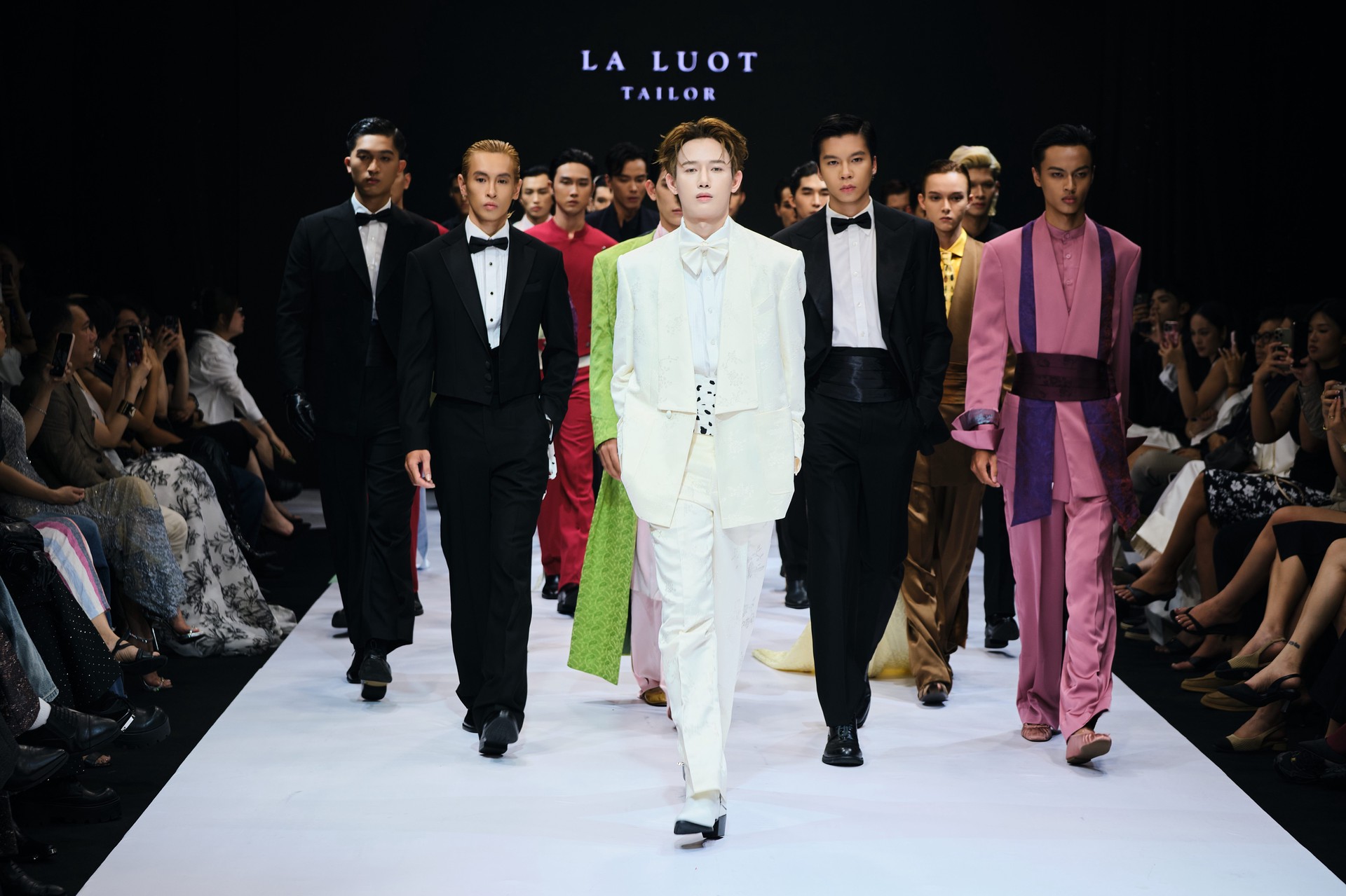 Hinh anh Saigon Fashion Runway powered by Fujifilm Vietnam: The New Neon và hành trình mới của sáng tạo Việt 4