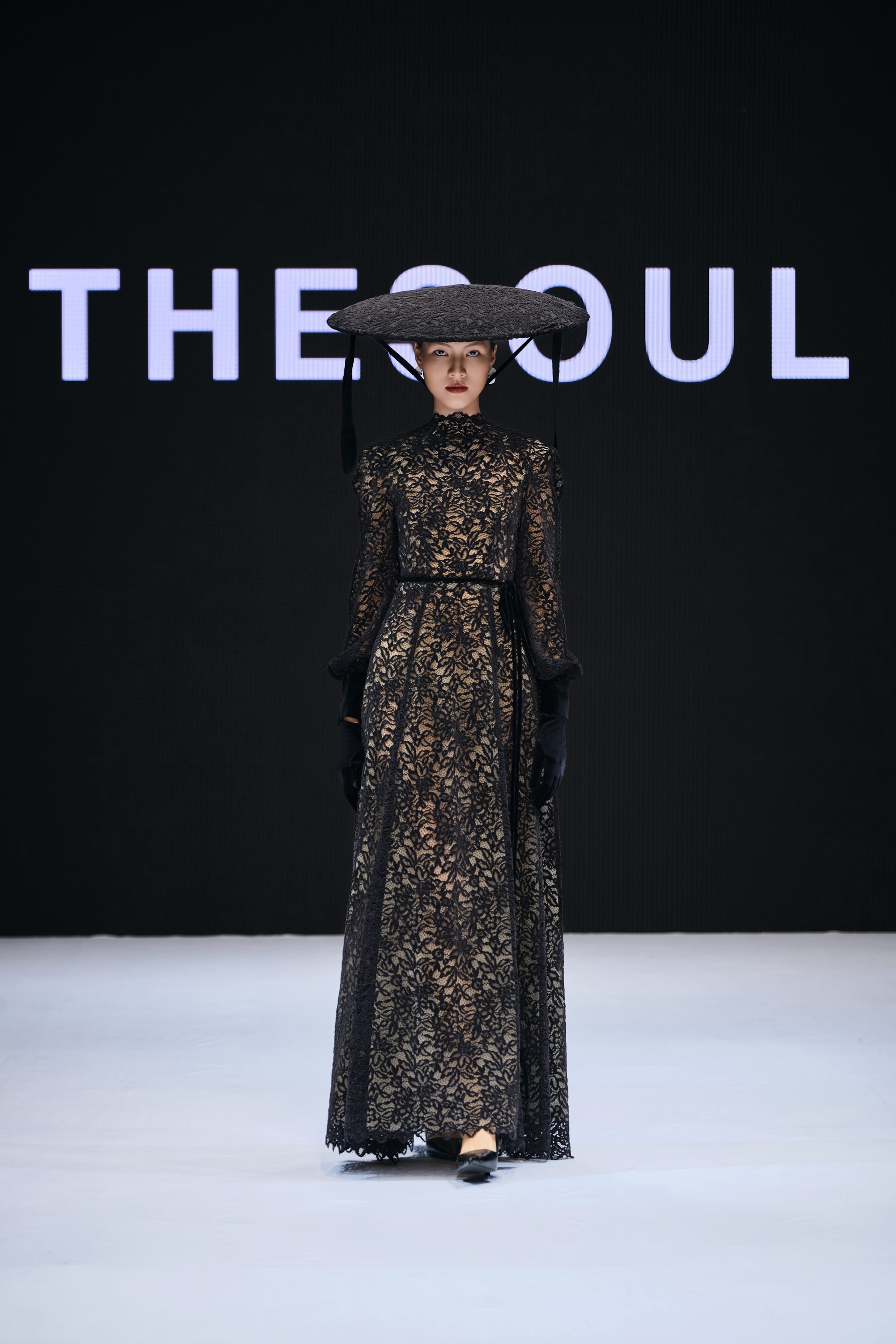 Hinh anh Saigon Fashion Runway powered by Fujifilm Vietnam: The New Neon và hành trình mới của sáng tạo Việt 24