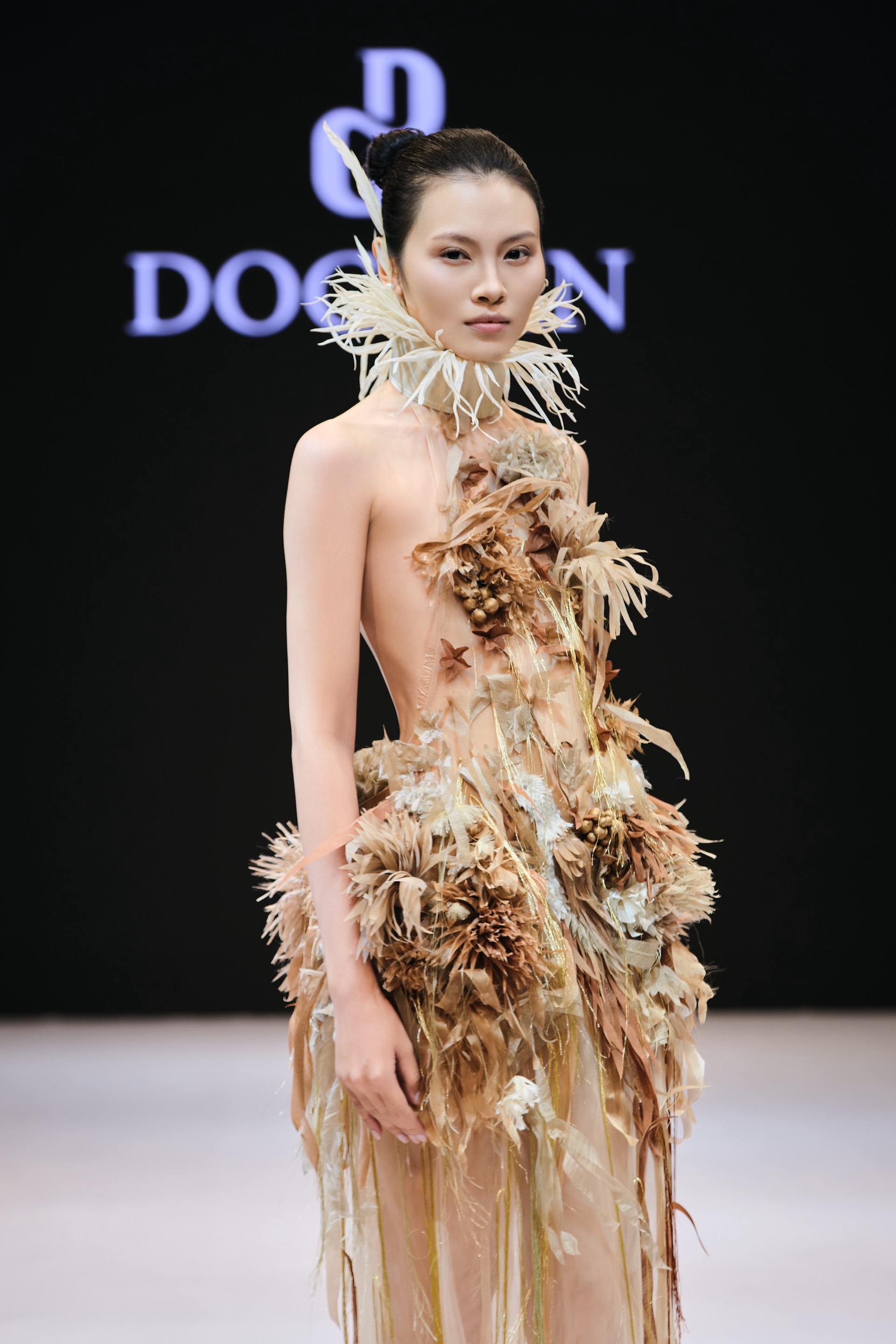 Hinh anh Saigon Fashion Runway powered by Fujifilm Vietnam: The New Neon và hành trình mới của sáng tạo Việt 20