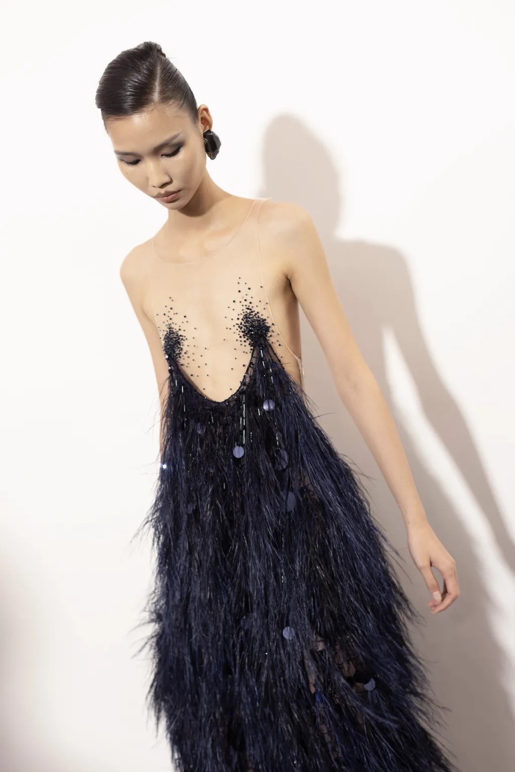 Hinh anh Giorgio Armani Privé FW26: Nghệ thuật của những đường cắt may thanh lịch 7