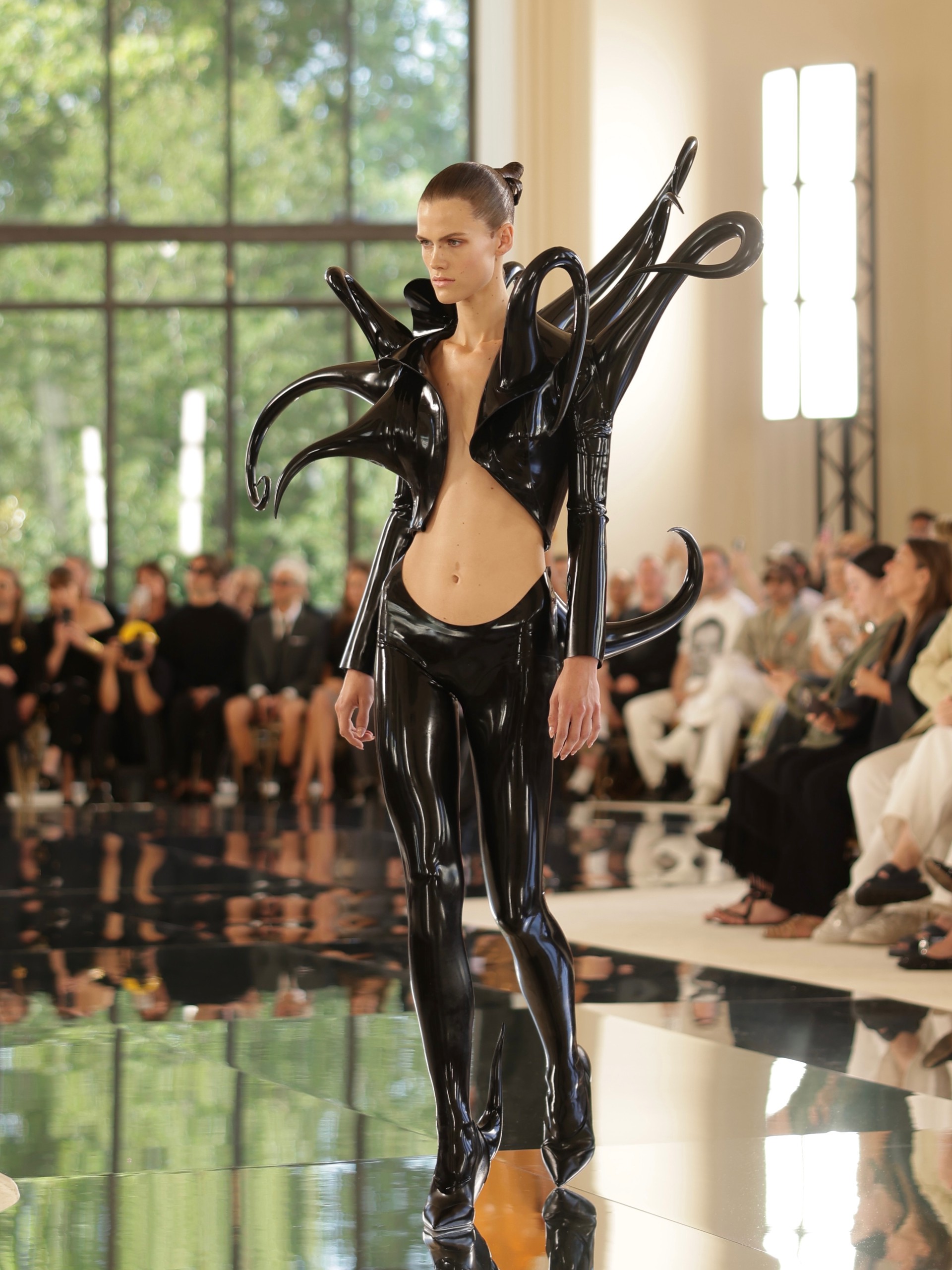 Hinh anh Hình khối, cổ tích có lẽ là xu hướng định hình Haute Couture Fall 2026 1