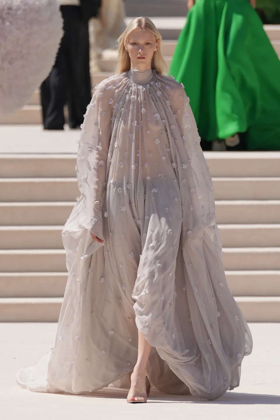 Hinh anh Hình khối, cổ tích có lẽ là xu hướng định hình Haute Couture Fall 2026 8