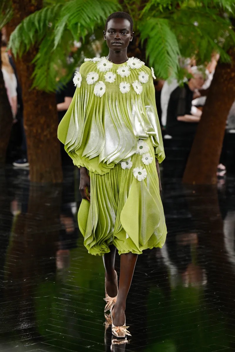 Hinh anh Hình khối, cổ tích có lẽ là xu hướng định hình Haute Couture Fall 2026 9