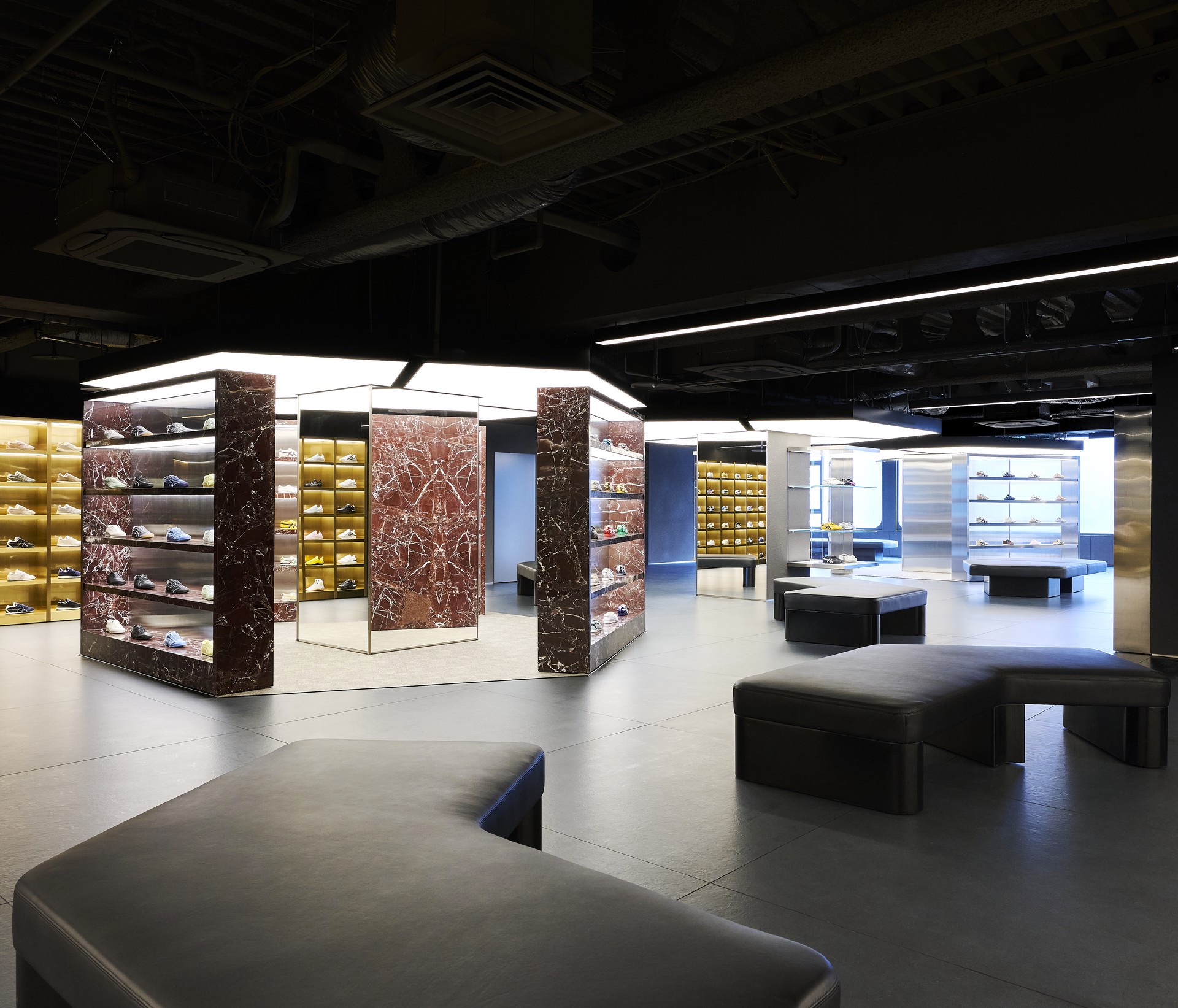 Hinh anh Onitsuka Tiger ra mắt flagship lớn nhất thế giới tại Shinjuku 4