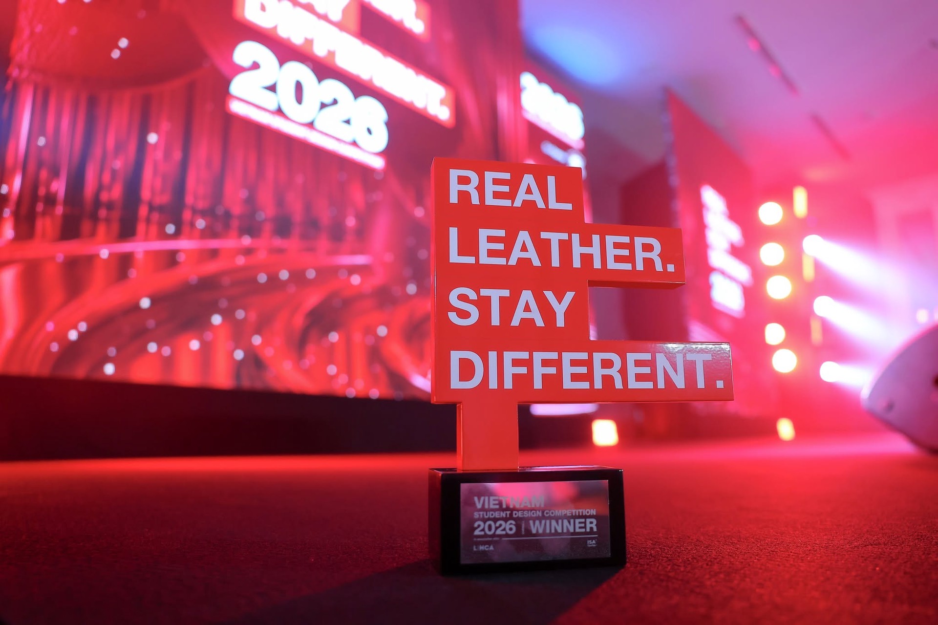 Hinh anh Real Leather. Stay Different.: Thế hệ nhà thiết kế trẻ viết tiếp câu chuyện của da thật 1