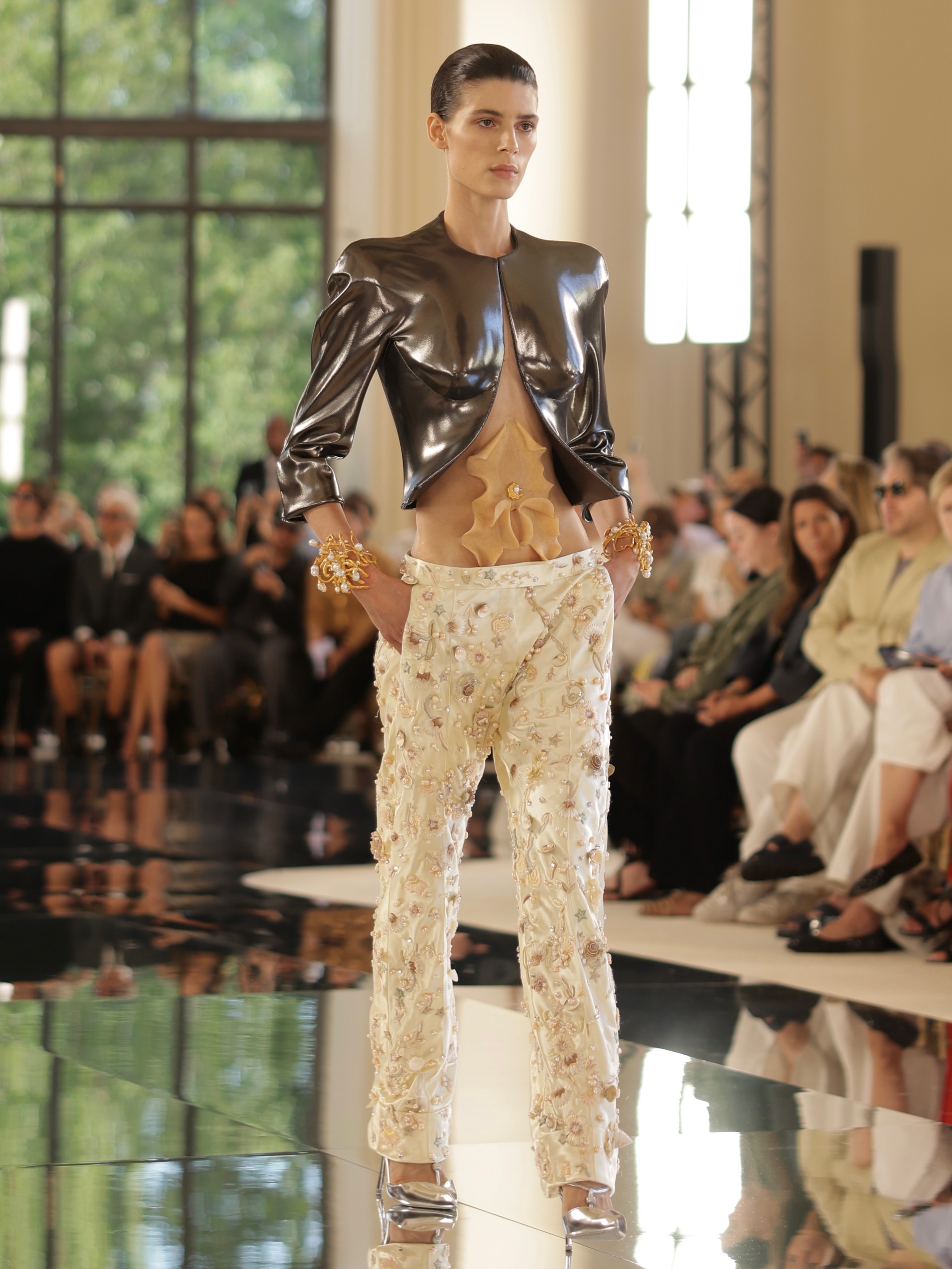 Hinh anh Tiếng gọi hư vô trên sàn diễn Schiaparelli Haute Couture Thu Đông 2026 5