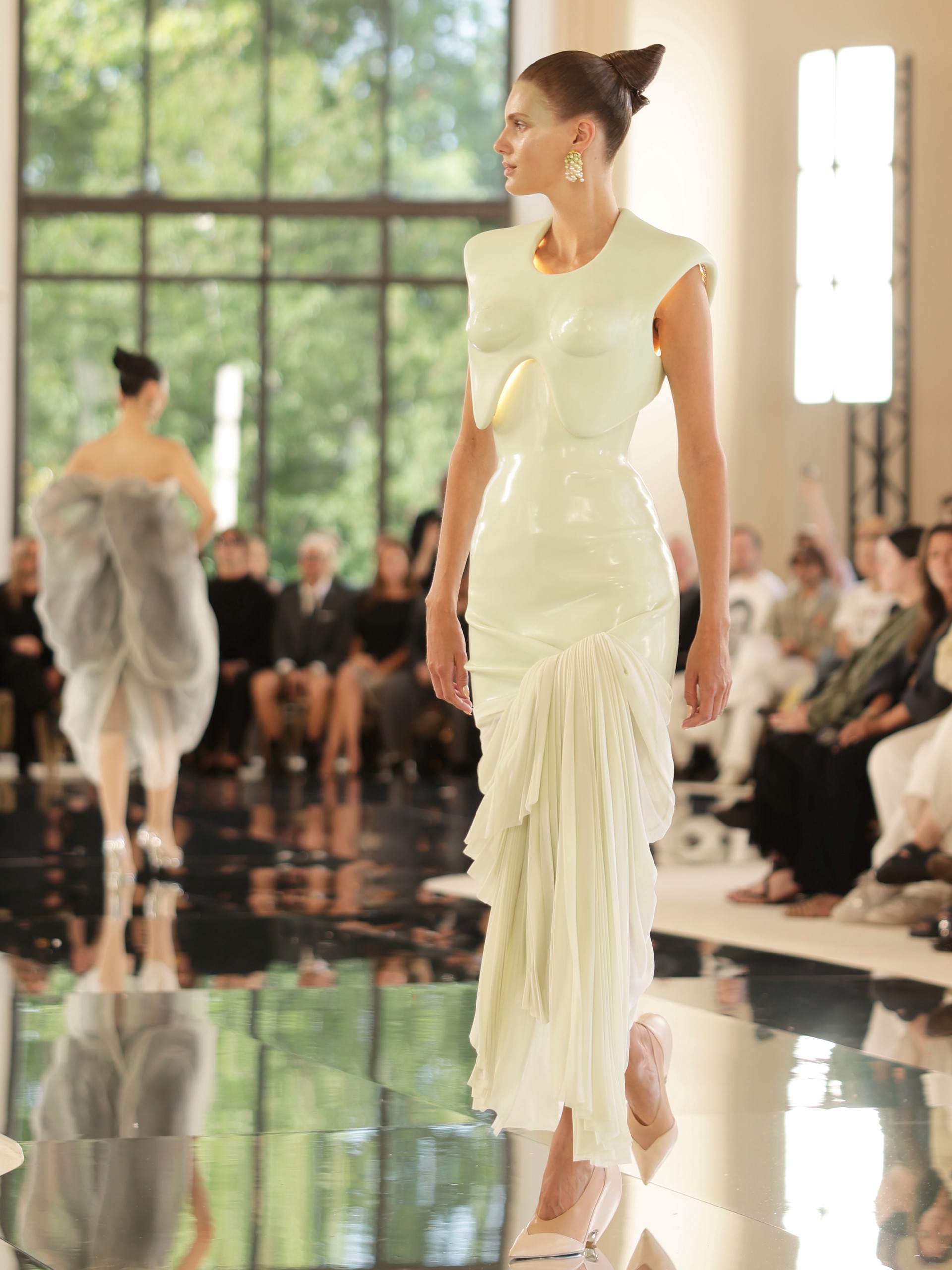 Hinh anh Tiếng gọi hư vô trên sàn diễn Schiaparelli Haute Couture Thu Đông 2026 9
