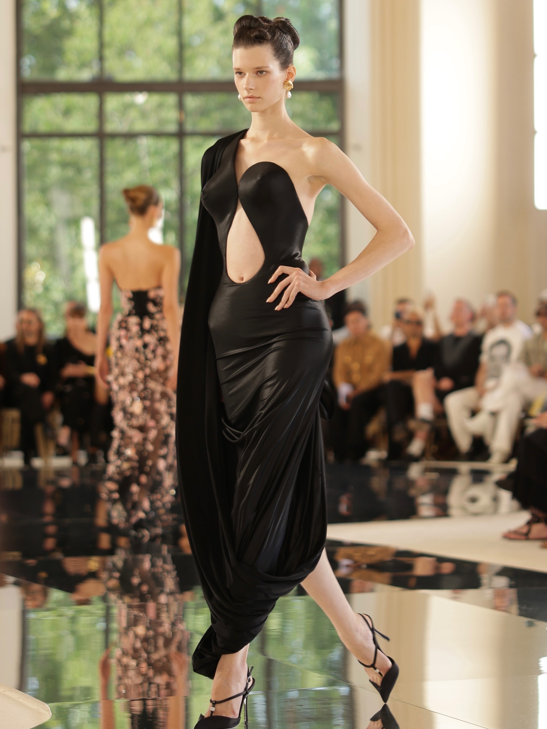 Hinh anh Tiếng gọi hư vô trên sàn diễn Schiaparelli Haute Couture Thu Đông 2026 4