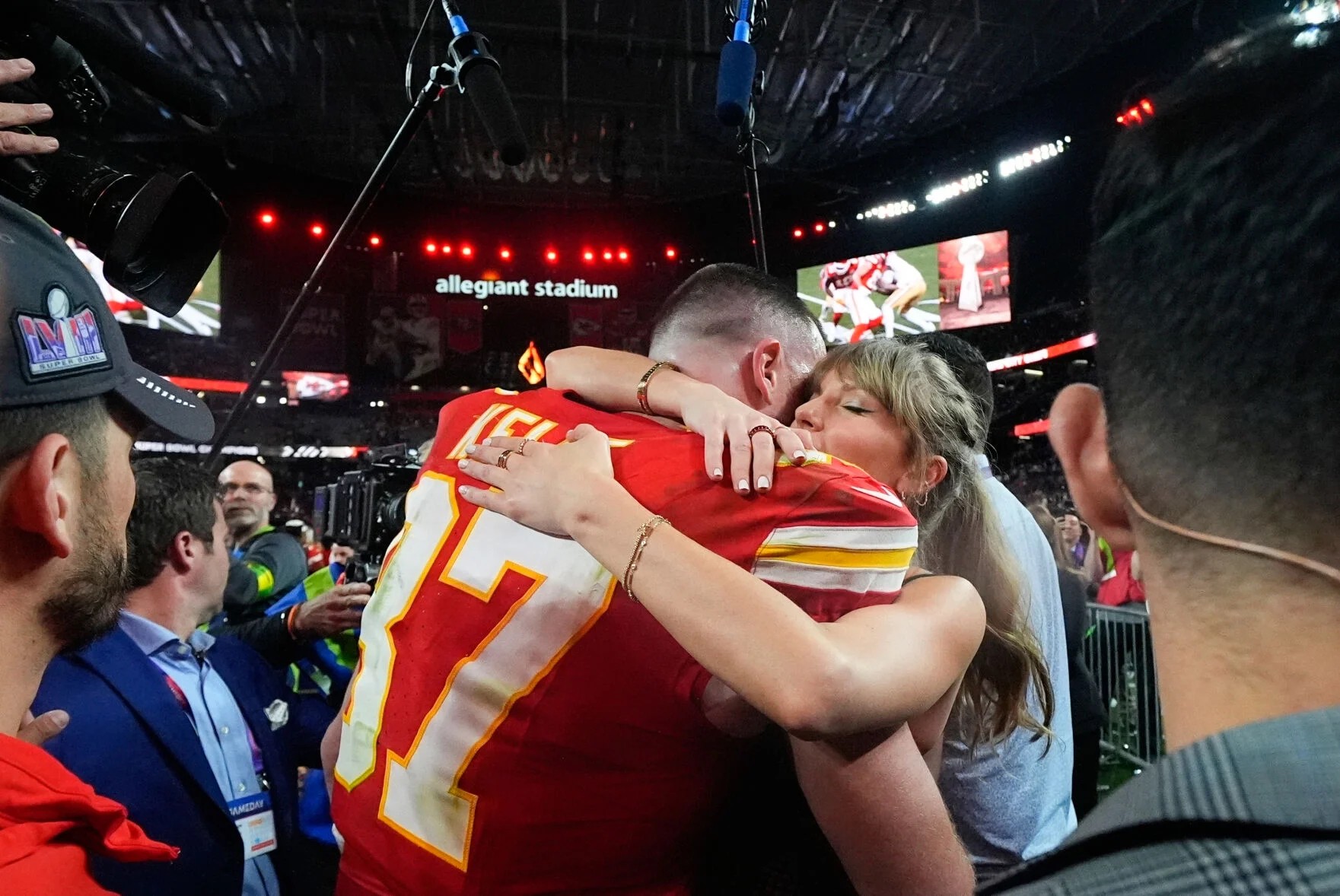 Hinh anh Chàng thơ Travis Kelce qua những bản tình ca của Taylor Swift 10