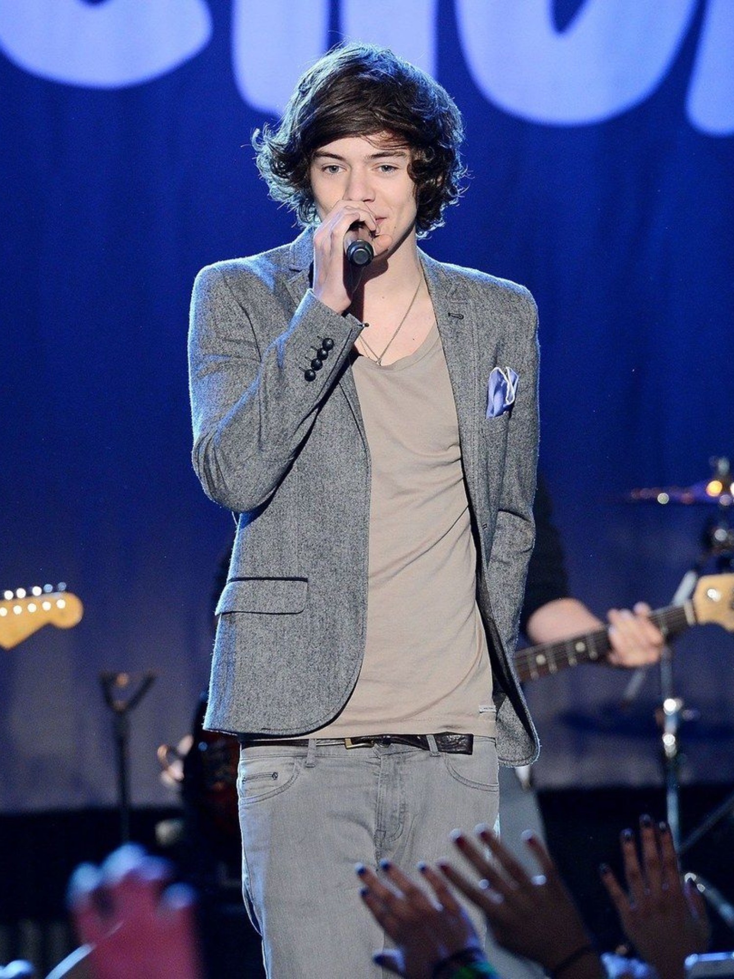 Hinh anh Harry Styles thay đổi phong cách ra sao sau “kỷ nguyên Gucci”? 20