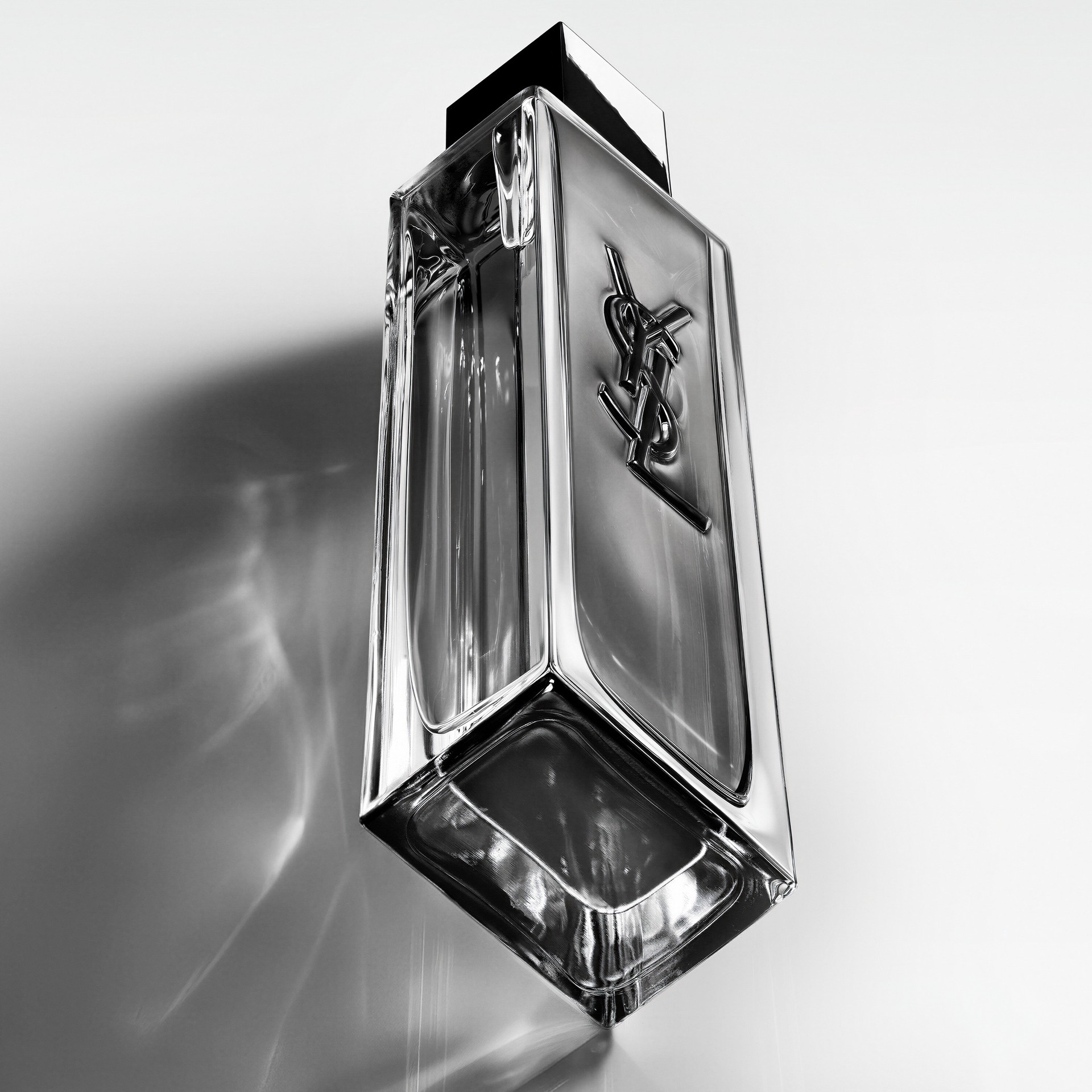 Hinh anh Bản lĩnh nam tính trong tầng hương YSL MYSLF EDT Intense 5