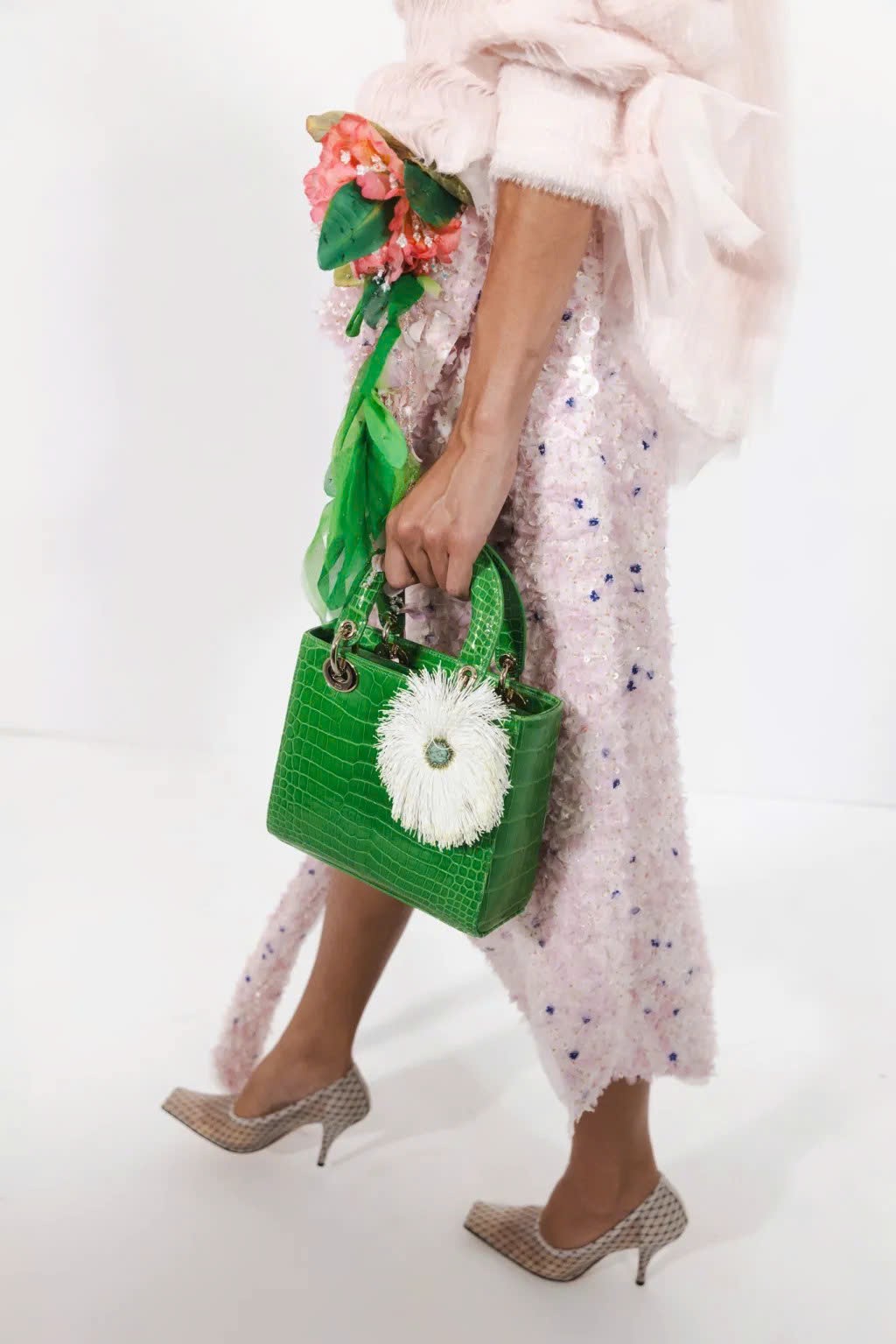 Hinh anh Dior Haute Couture FW26: Ngôn ngữ điêu khắc dưới bóng cây dương xỉ  30