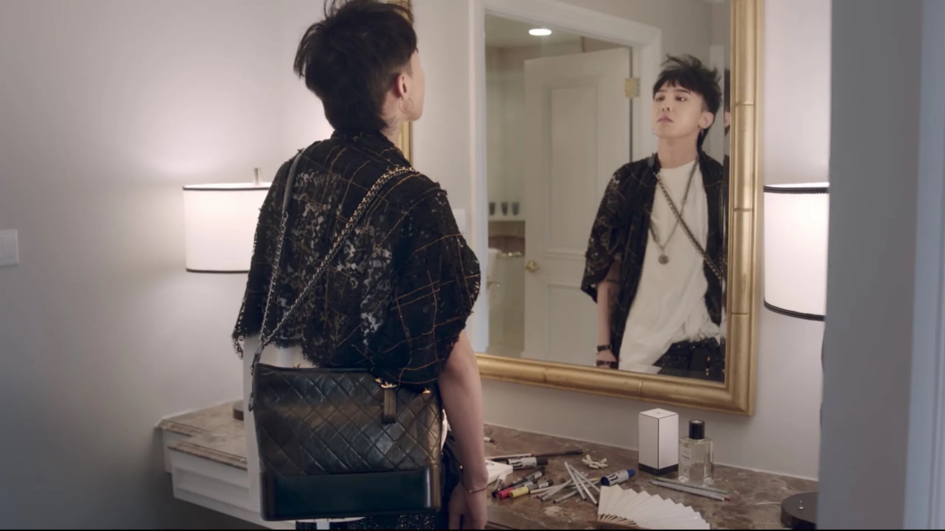 Hinh anh Những khoảnh khắc G-Dragon và CHANEL định nghĩa vẻ đẹp phi giới tính 6