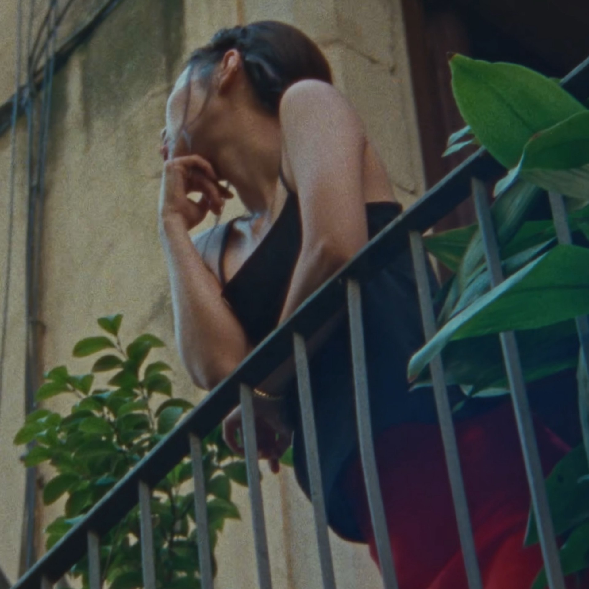 Hinh anh Bản phối mùa hè mộng mơ của Jennie trong bản tình ca Less than a Lover 7