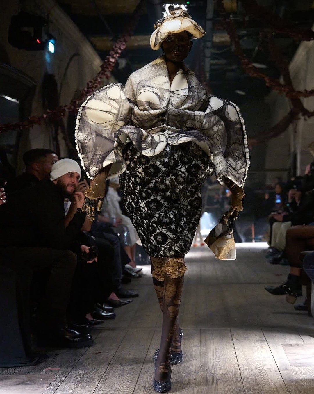 Hinh anh Met Gala 2027 sẽ kể điều gì về John Galliano?  18