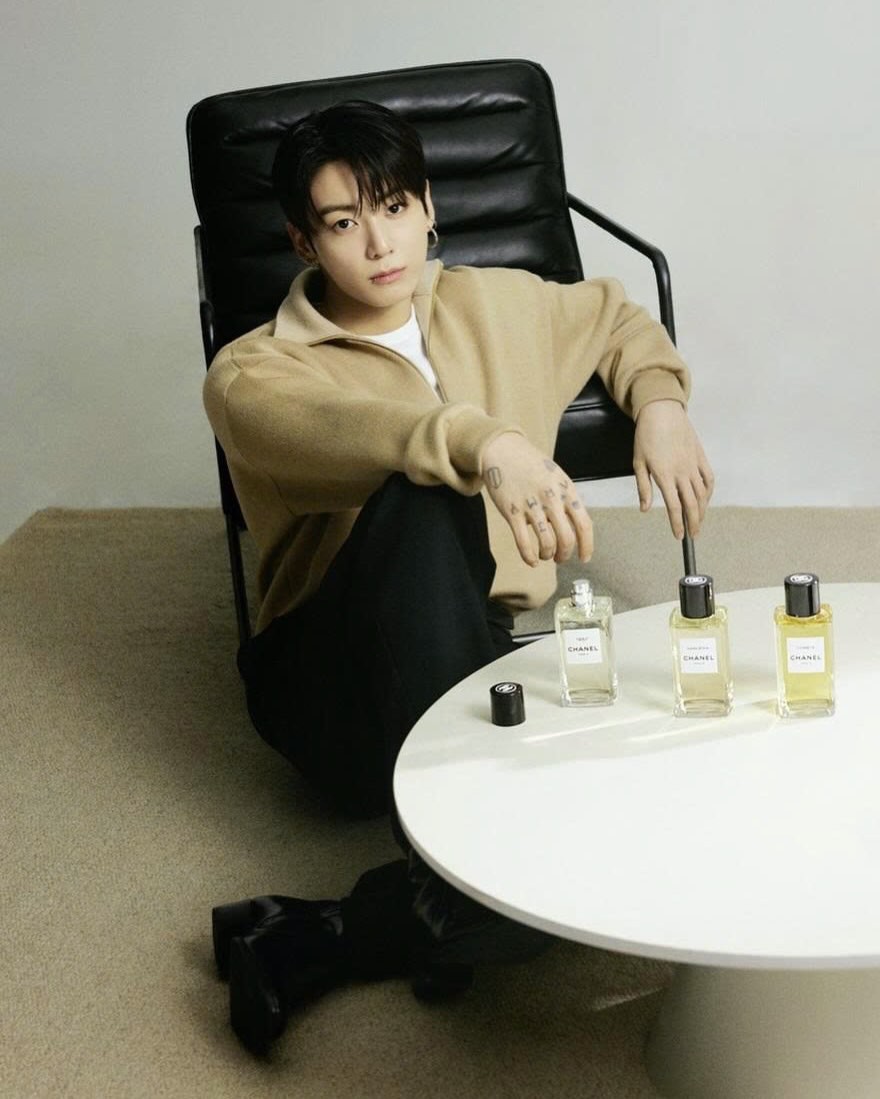 Hinh anh Jungkook trong những tầng hương ký ức của CHANEL 1957 1