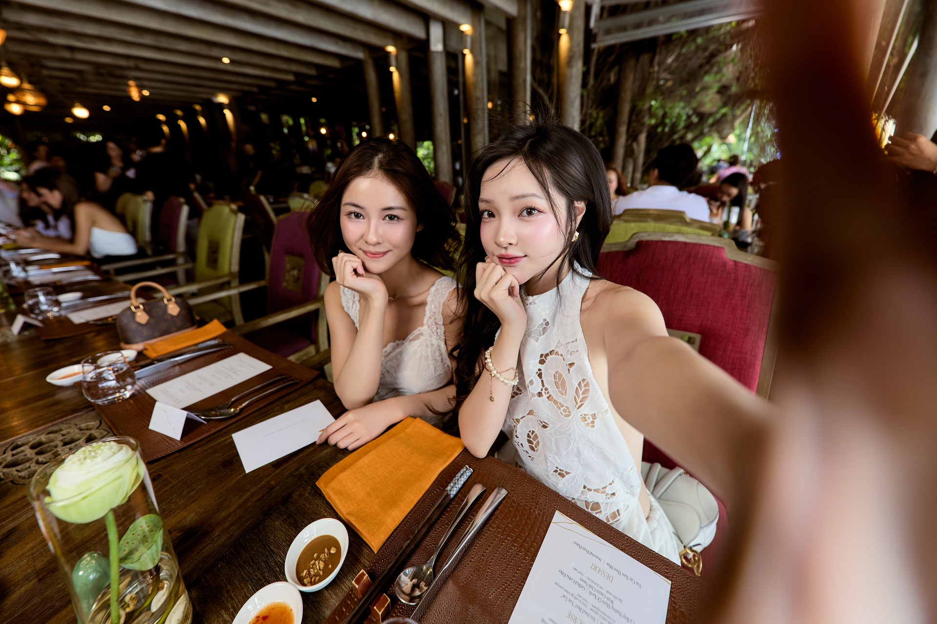 Hinh anh Marie Claire Power Trip: Khoảng nghỉ gắn kết cho đôi bạn thân 19