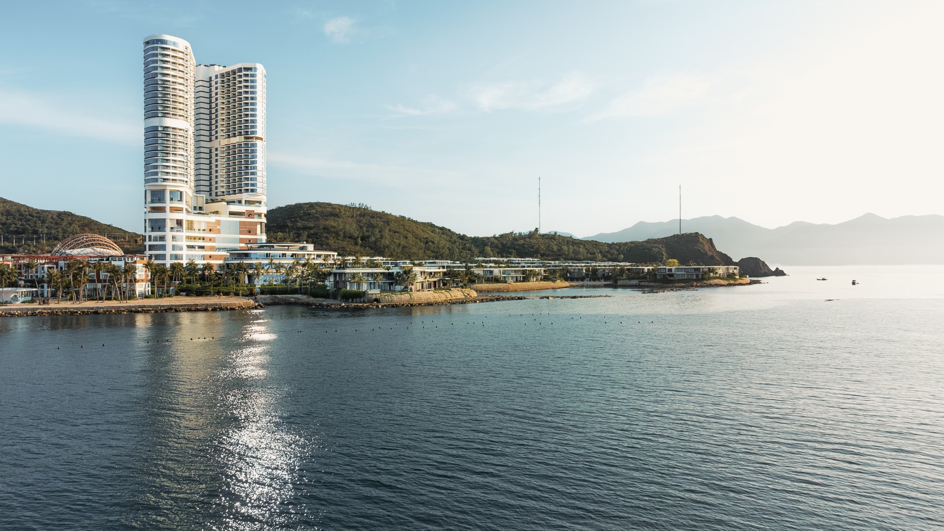 Meliá Aurea Nha Trang: Chầm chậm giữa núi non và vịnh biển