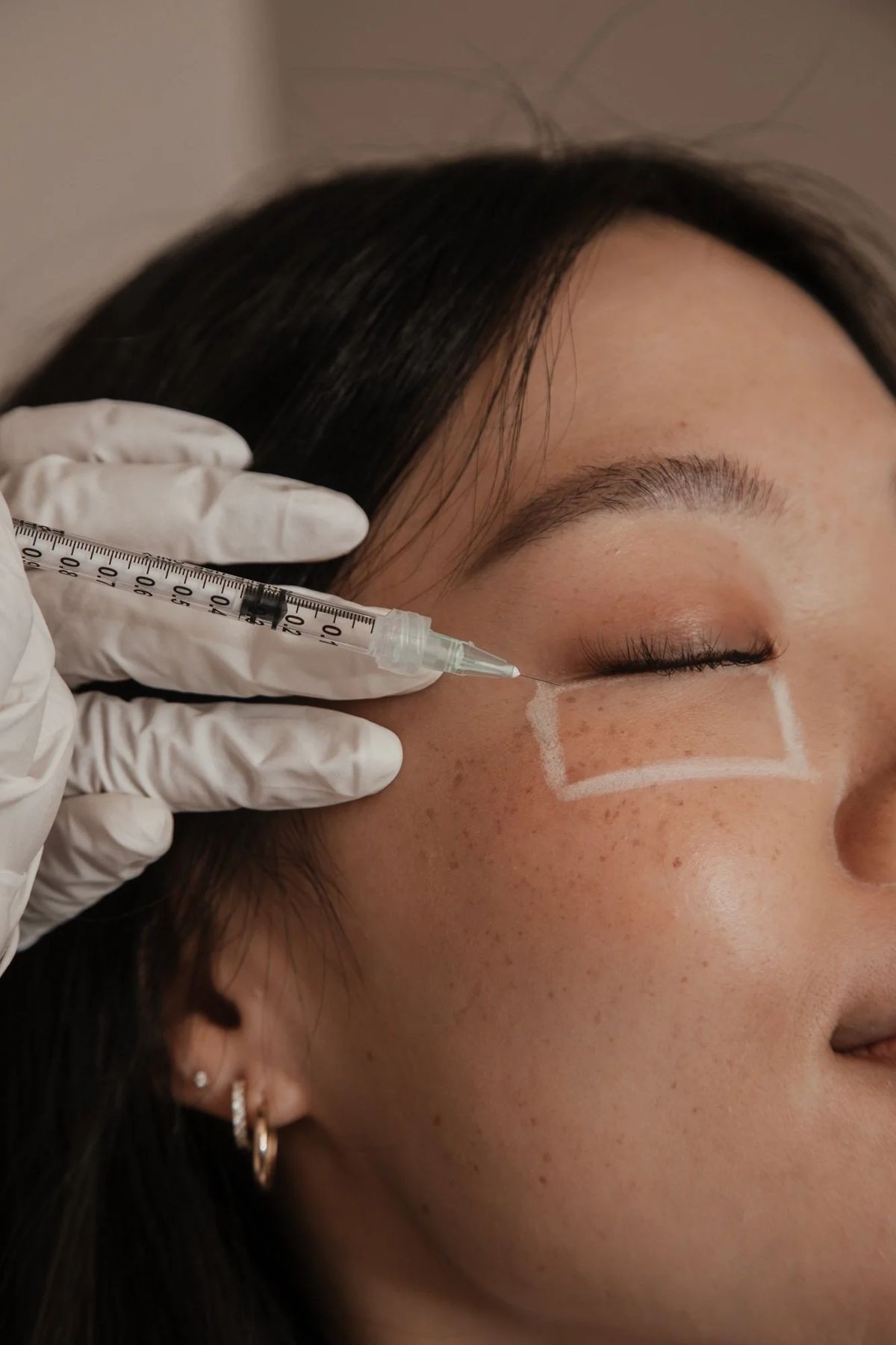 Hinh anh Những “người thợ dệt cảm xúc” và giới hạn của làm đẹp 3
