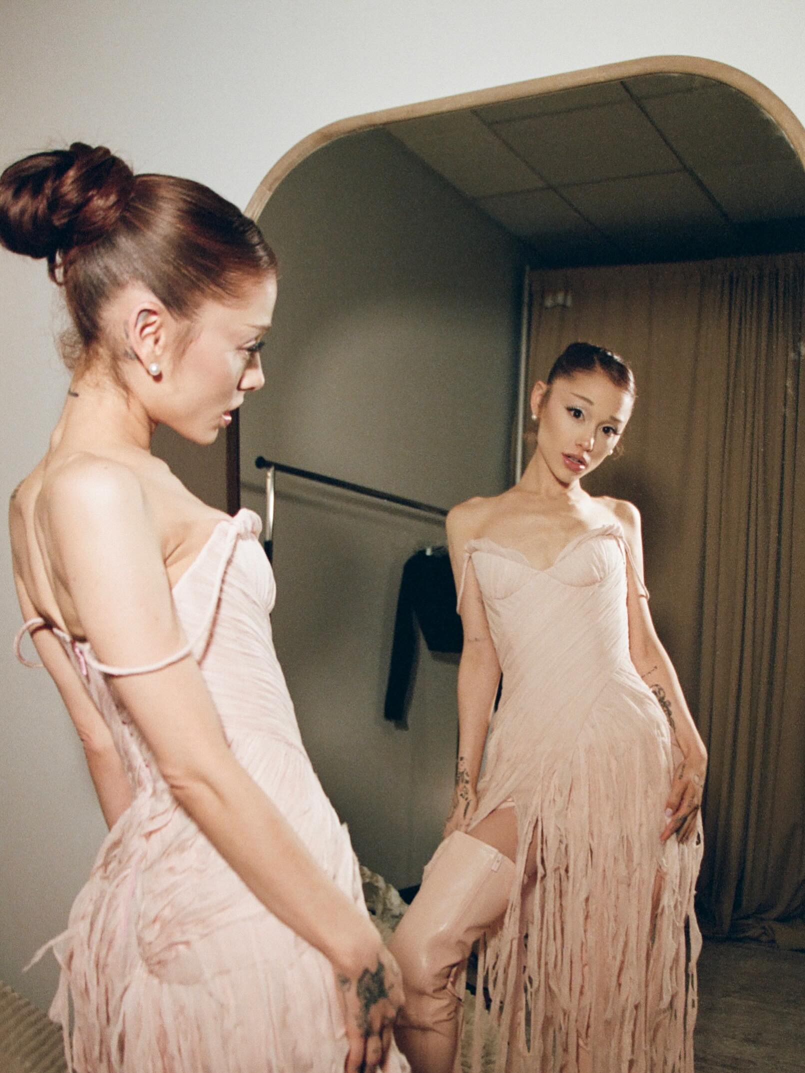 Hinh anh Ariana Grande và sức nặng của ánh nhìn 10