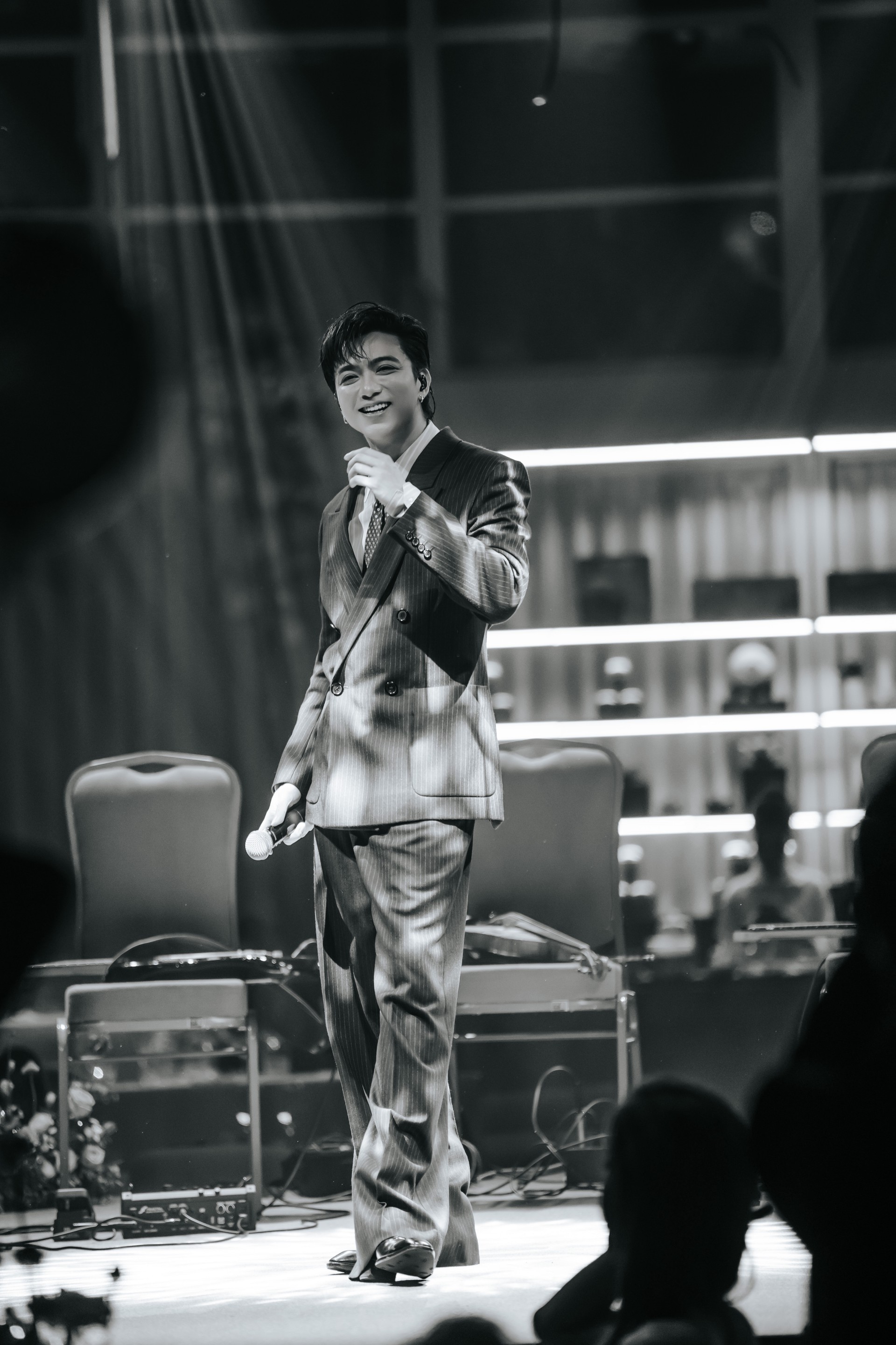 Hinh anh SOOBIN bắt tay cùng nhà sản xuất DannyBoyStyles tại Hà Nội 2