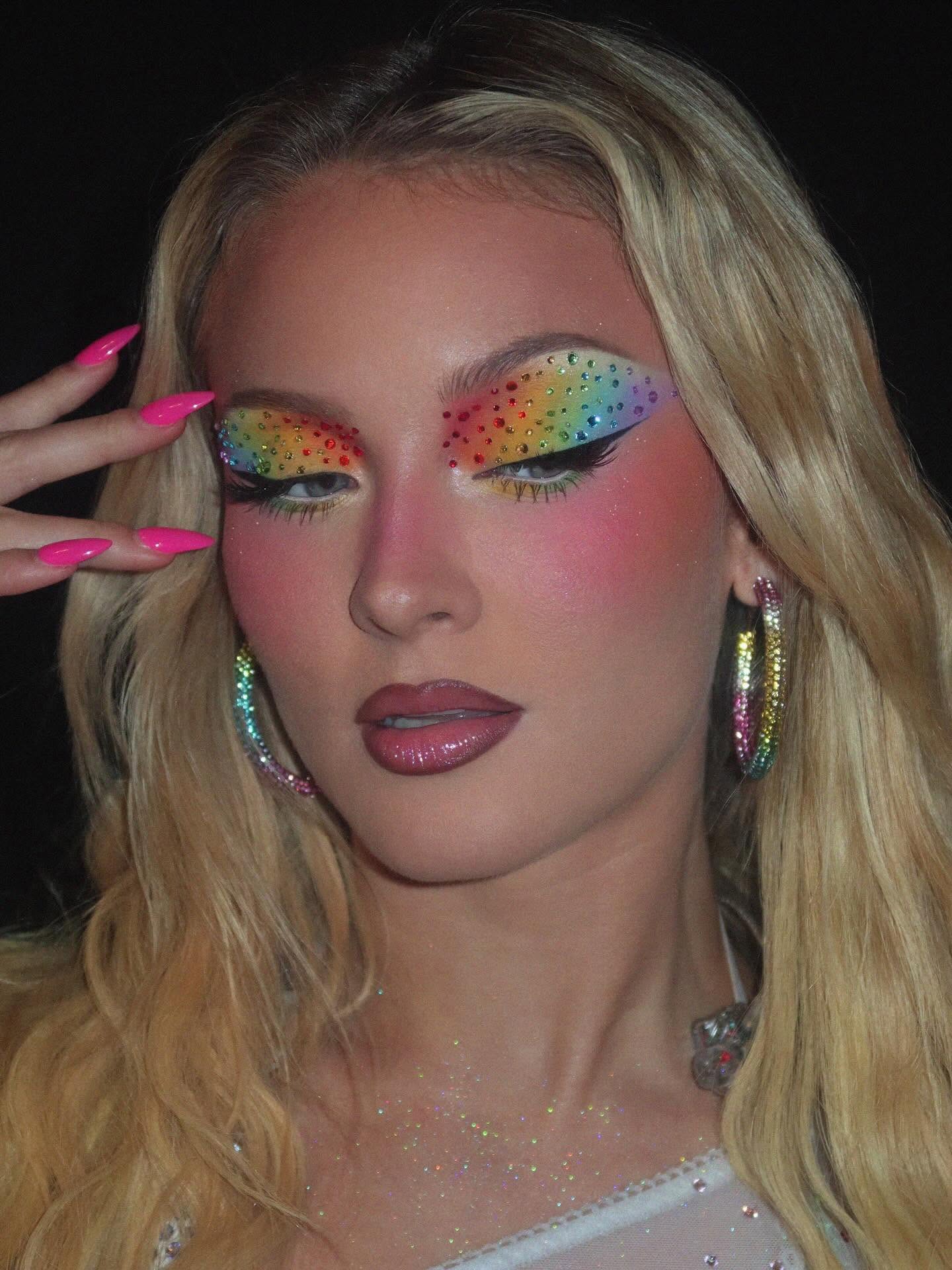 Hinh anh Zara Larsson Makeup: Từ Pop Glam kinh điển đến chủ nghĩa tối đa 10