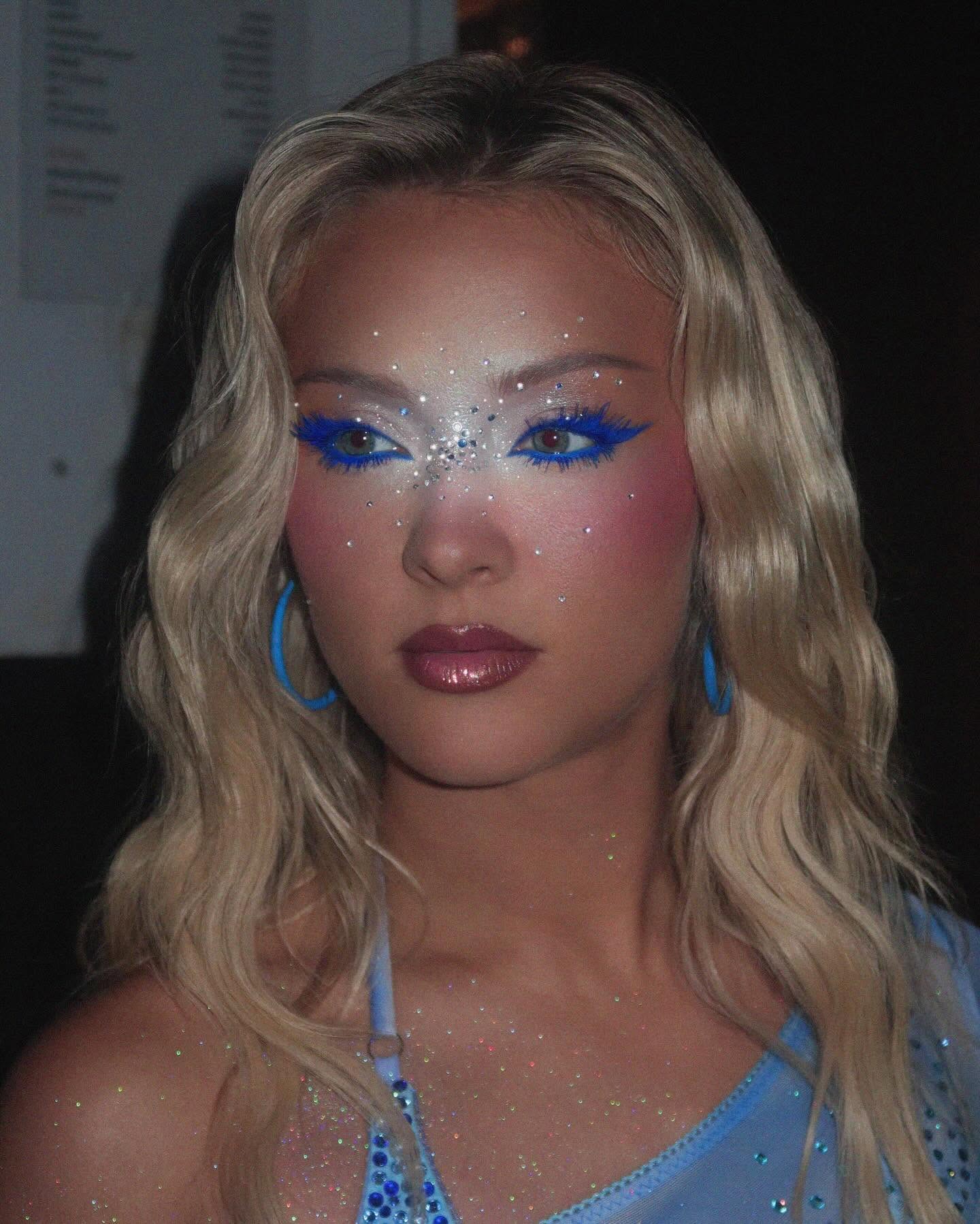 Hinh anh Zara Larsson Makeup: Từ Pop Glam kinh điển đến chủ nghĩa tối đa 8