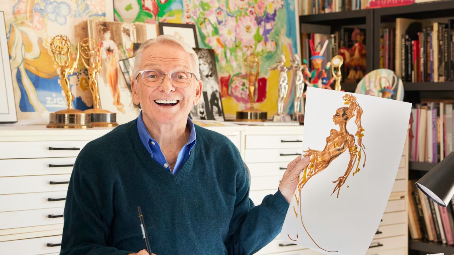 Hinh anh Vĩnh biệt Bob Mackie: “Ông hoàng lấp lánh” đứng sau những chiếc đầm biểu tượng của pop culture 1
