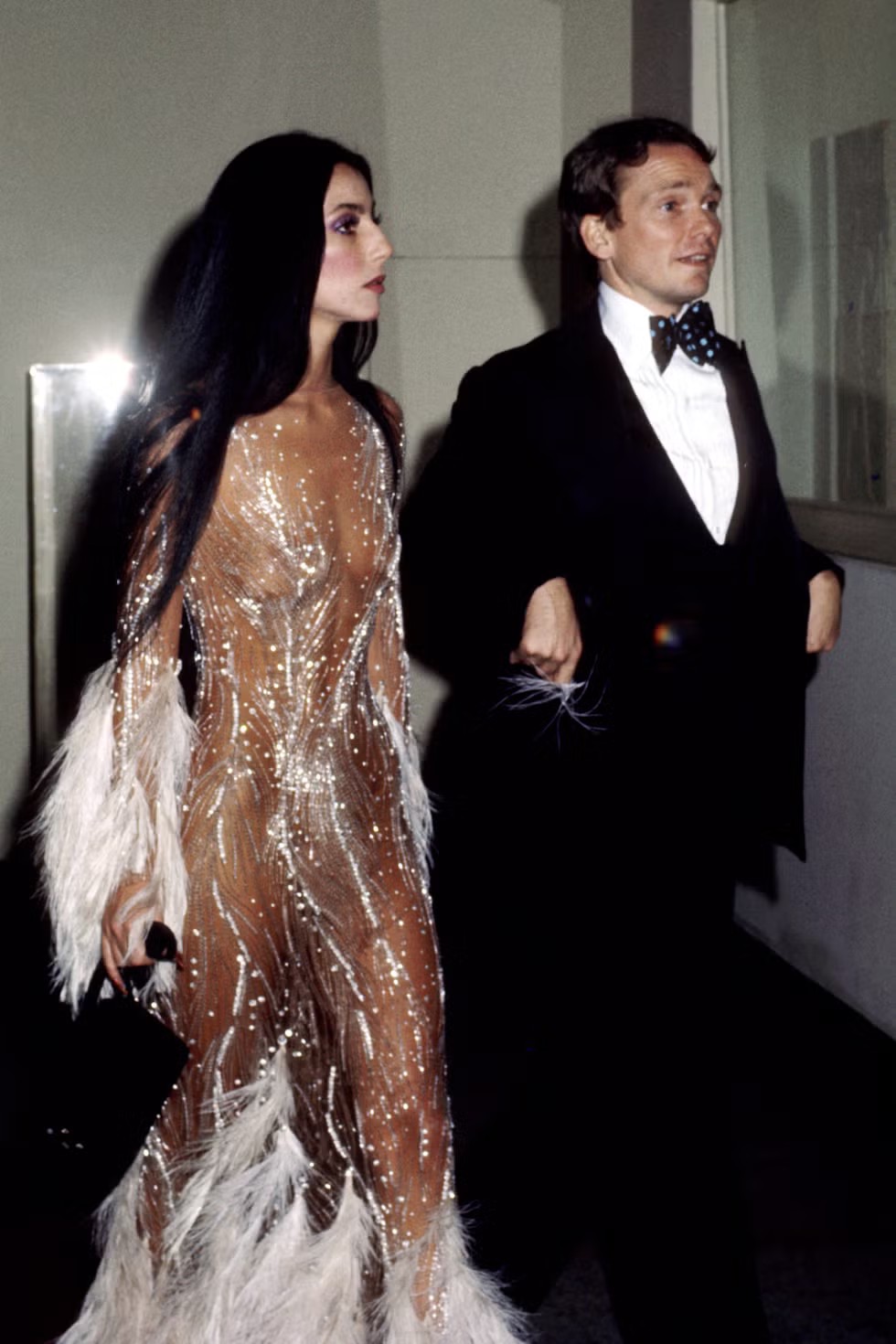 Hinh anh Vĩnh biệt Bob Mackie: “Ông hoàng lấp lánh” đứng sau những chiếc đầm biểu tượng của pop culture 6
