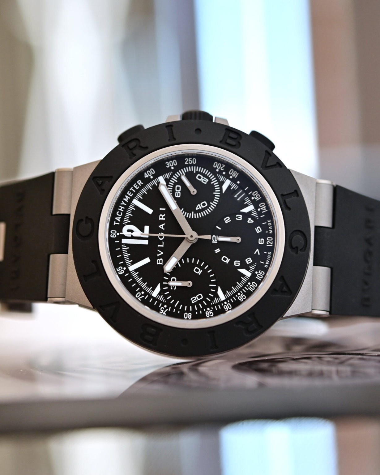 Hinh anh  Dáng hình titanium trong vũ trụ thời gian Bvlgari 7