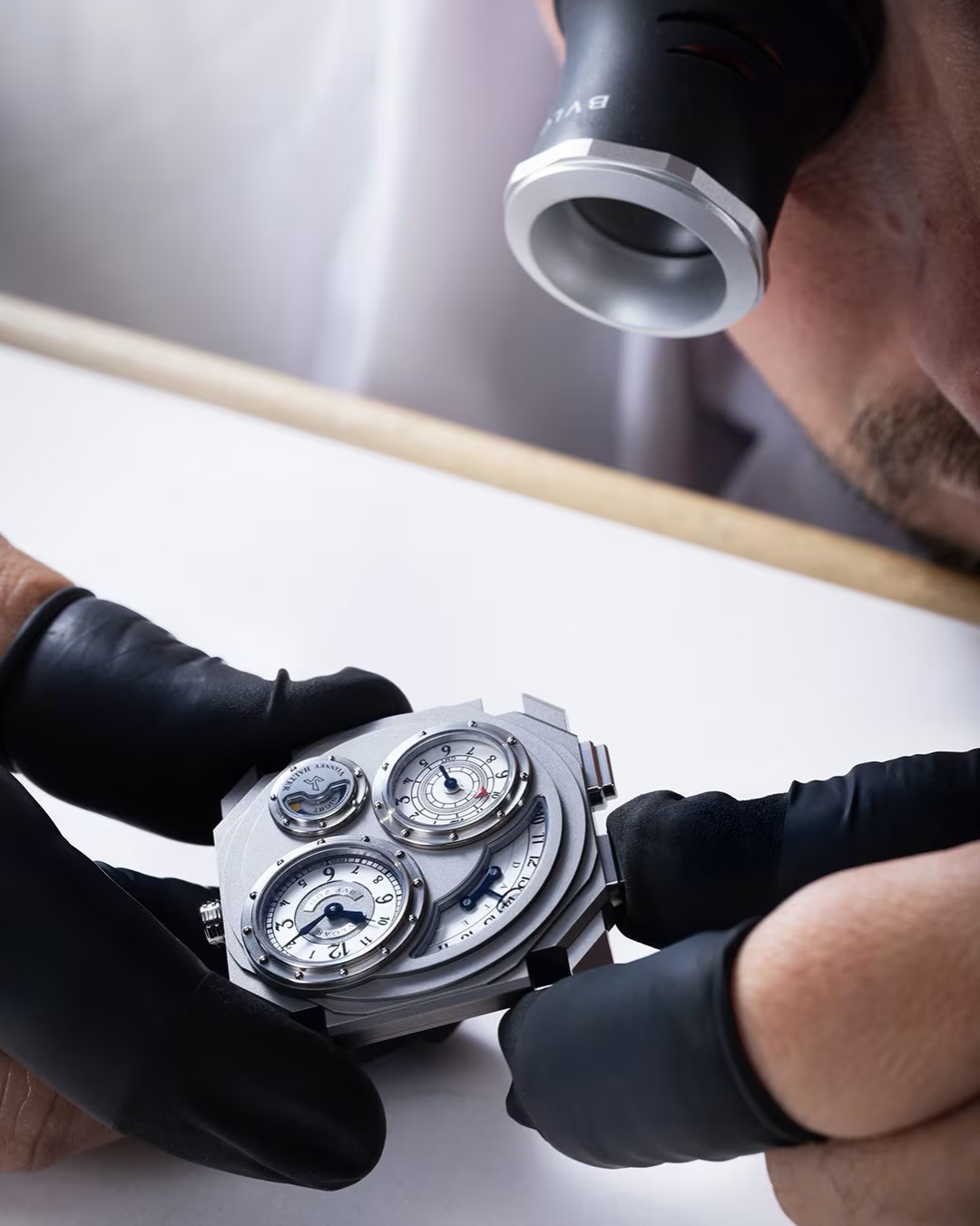 Hinh anh  Dáng hình titanium trong vũ trụ thời gian Bvlgari 4