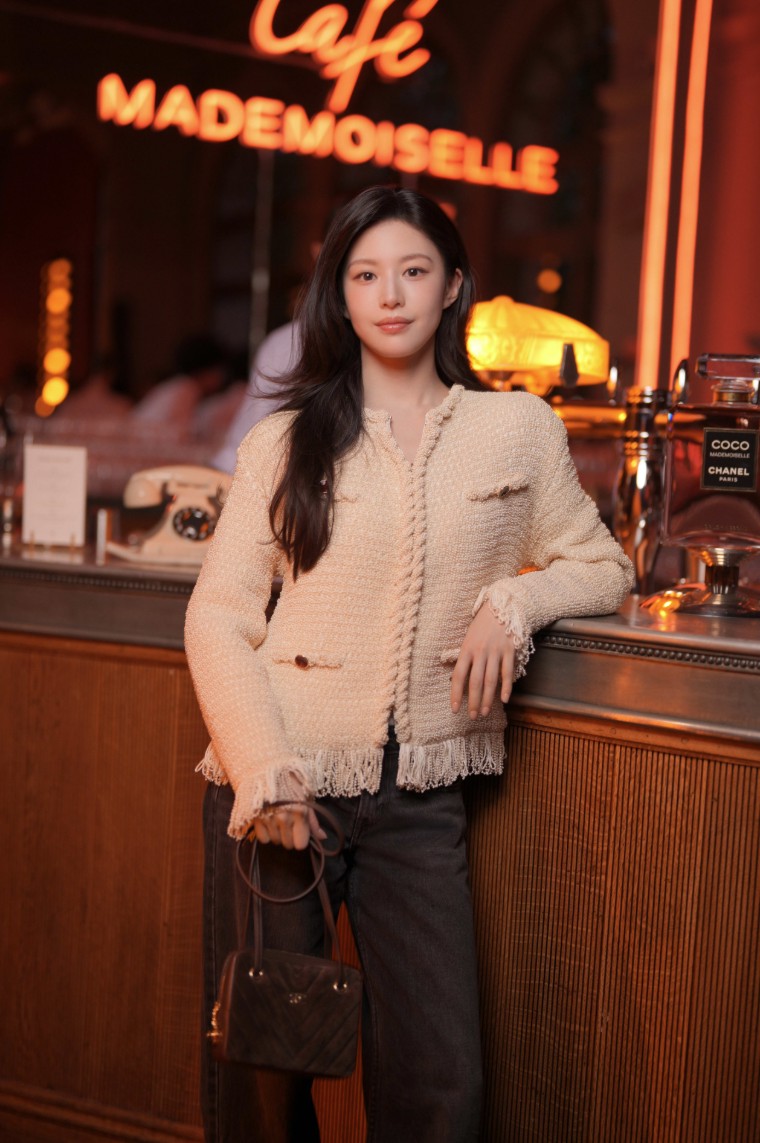 Hinh anh Cơn say CHANEL Coco Mademoiselle Crush Absolu giữa lòng Paris cổ kính 4