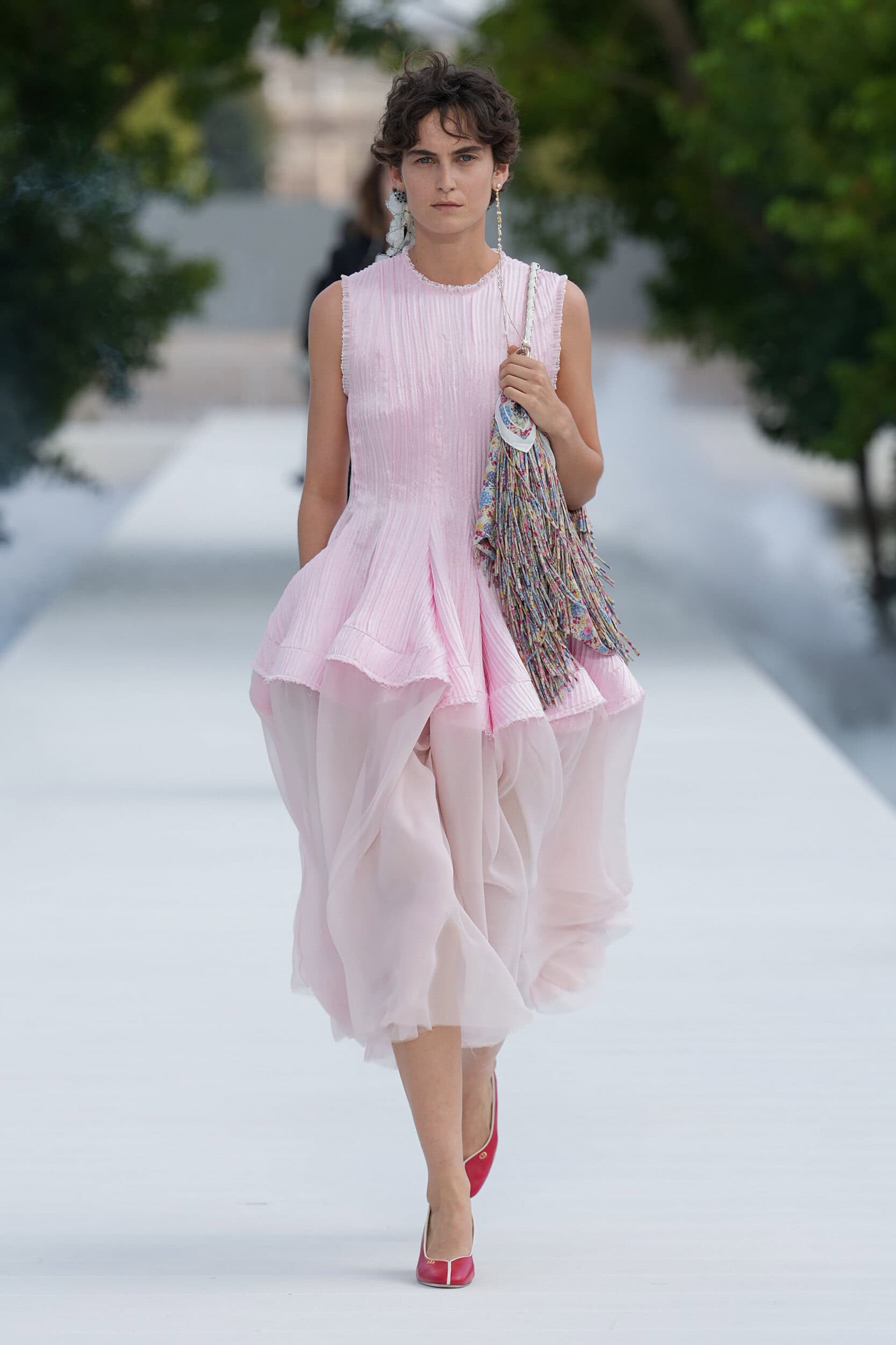 Hinh anh Jonathan Anderson ươm vườn hoa xuân cho Dior Xuân Hè 2027  6