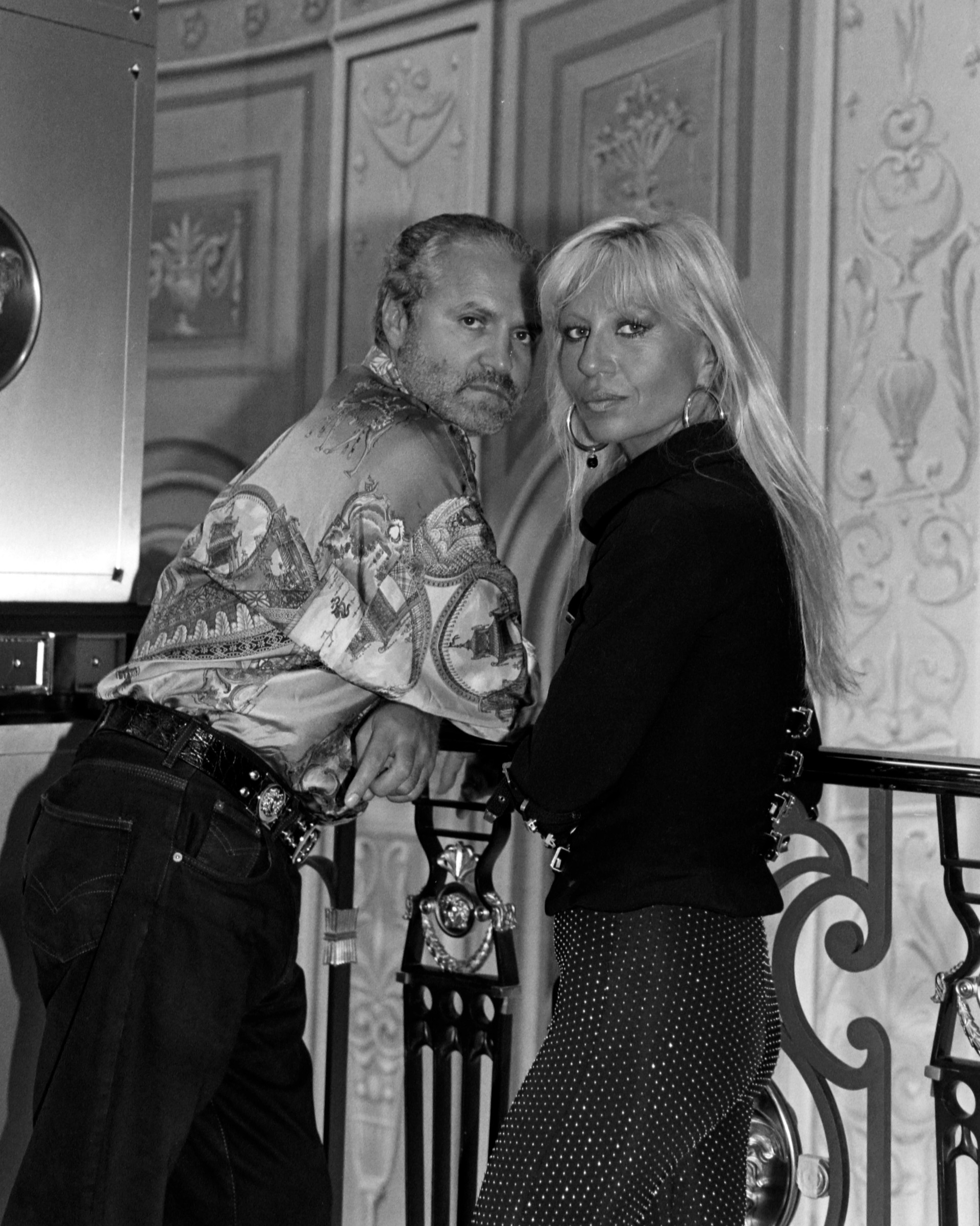 Hinh anh Donatella Versace và Revolve: Cuộc bắt tay giữa sáng tạo và công nghệ 1