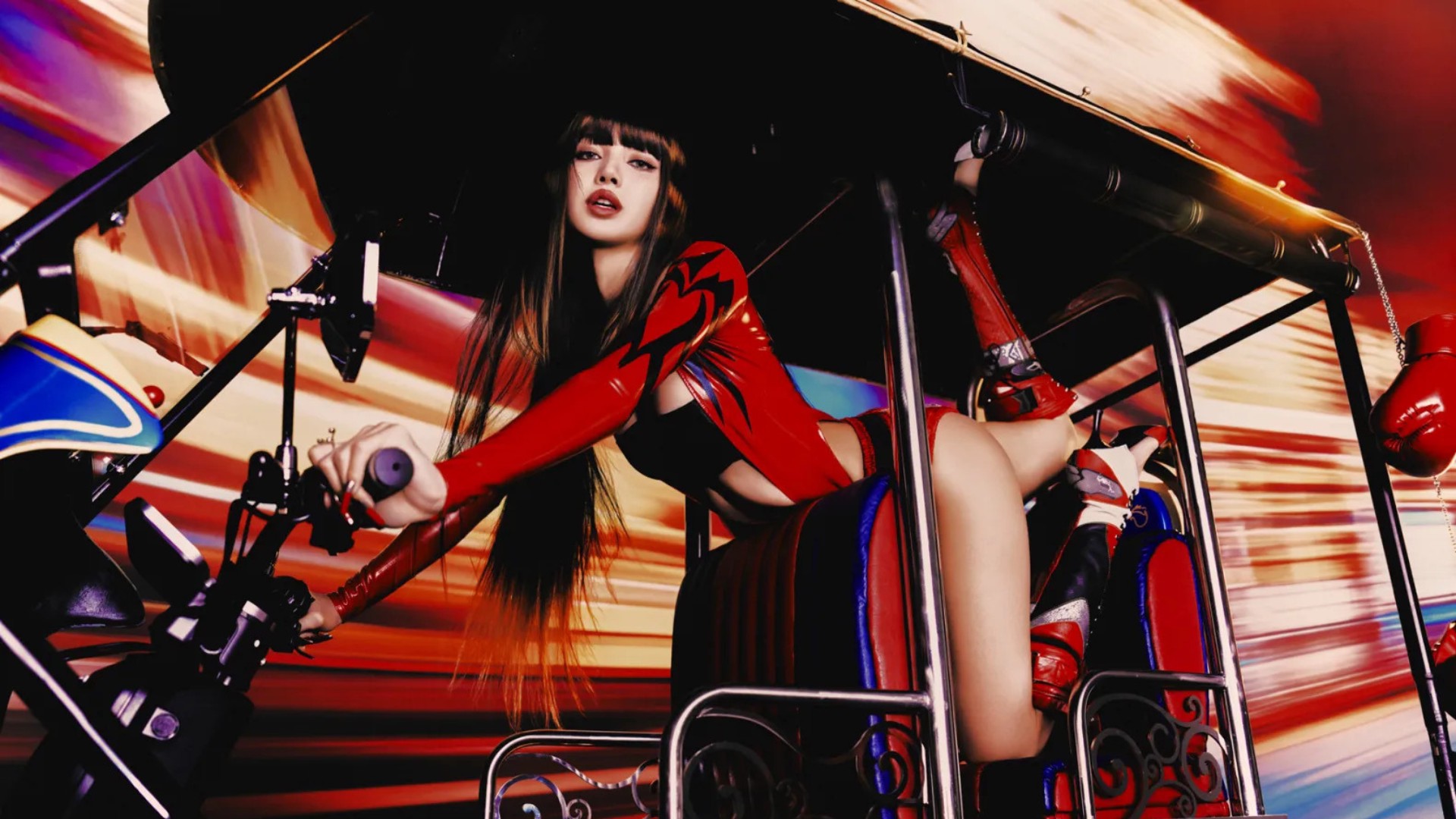 Lisa đưa Bangkok vào MV mới “SaWaDiKa”
