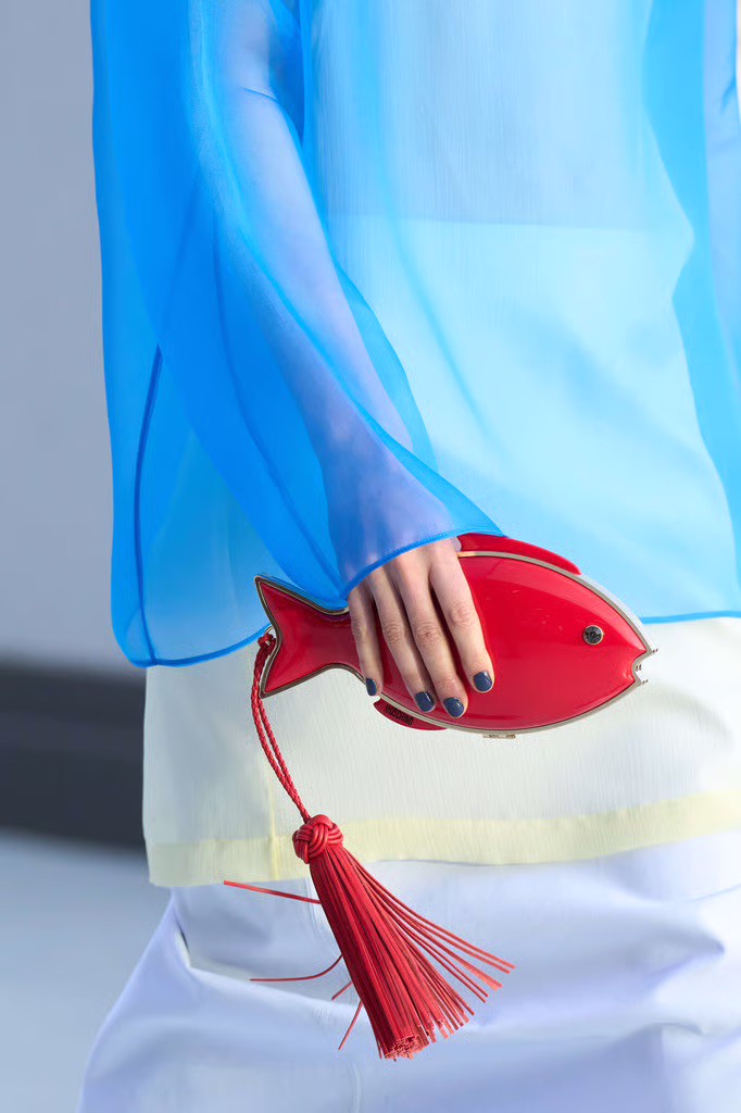 Hinh anh Moschino Spring/Summer 2027: Vẫn hài hước, nhưng cần thực tế hơn 10