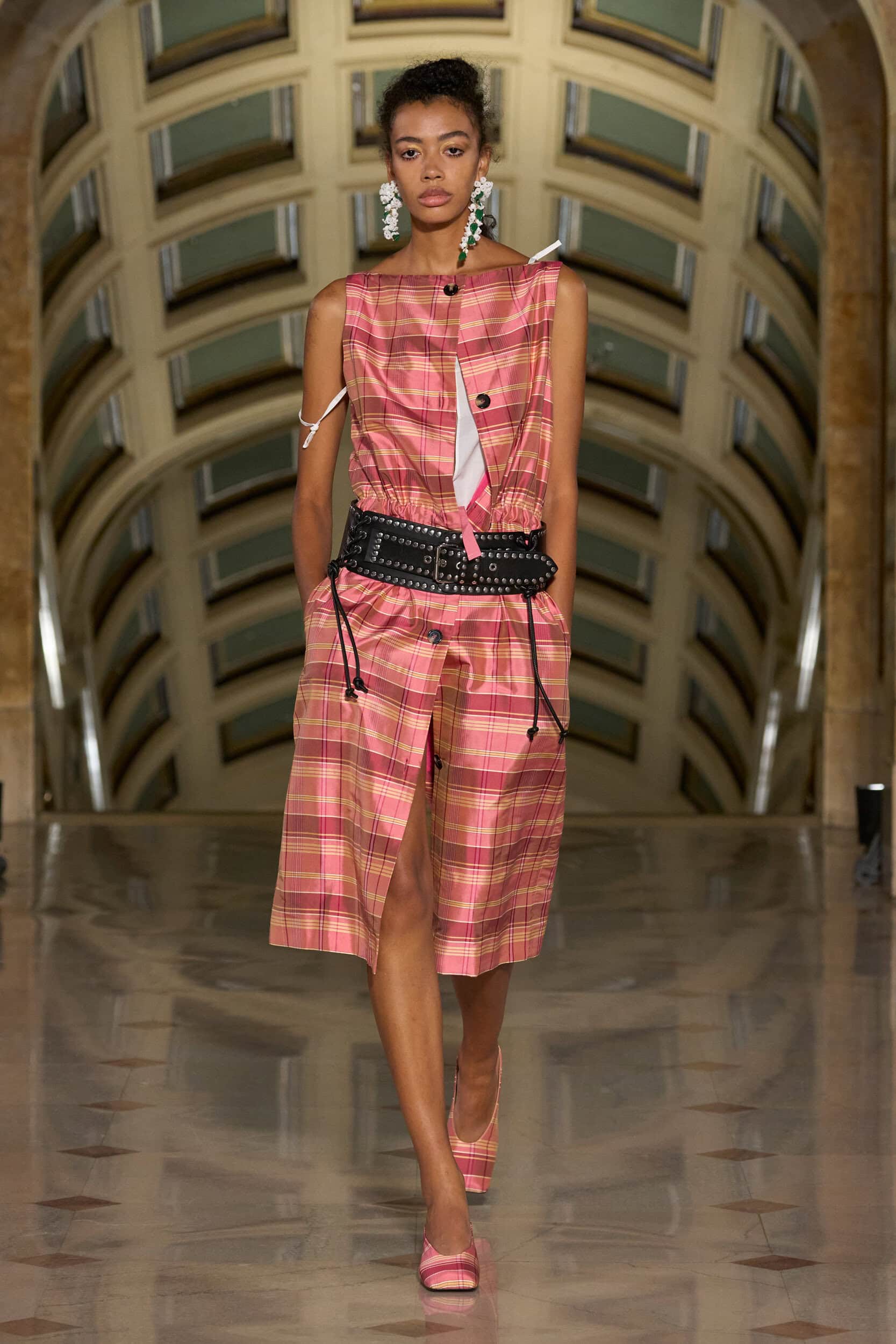 Hinh anh New York Fashion Week SS 2027: Khi xa xỉ hạ mình trước cơn bão lạm phát 32