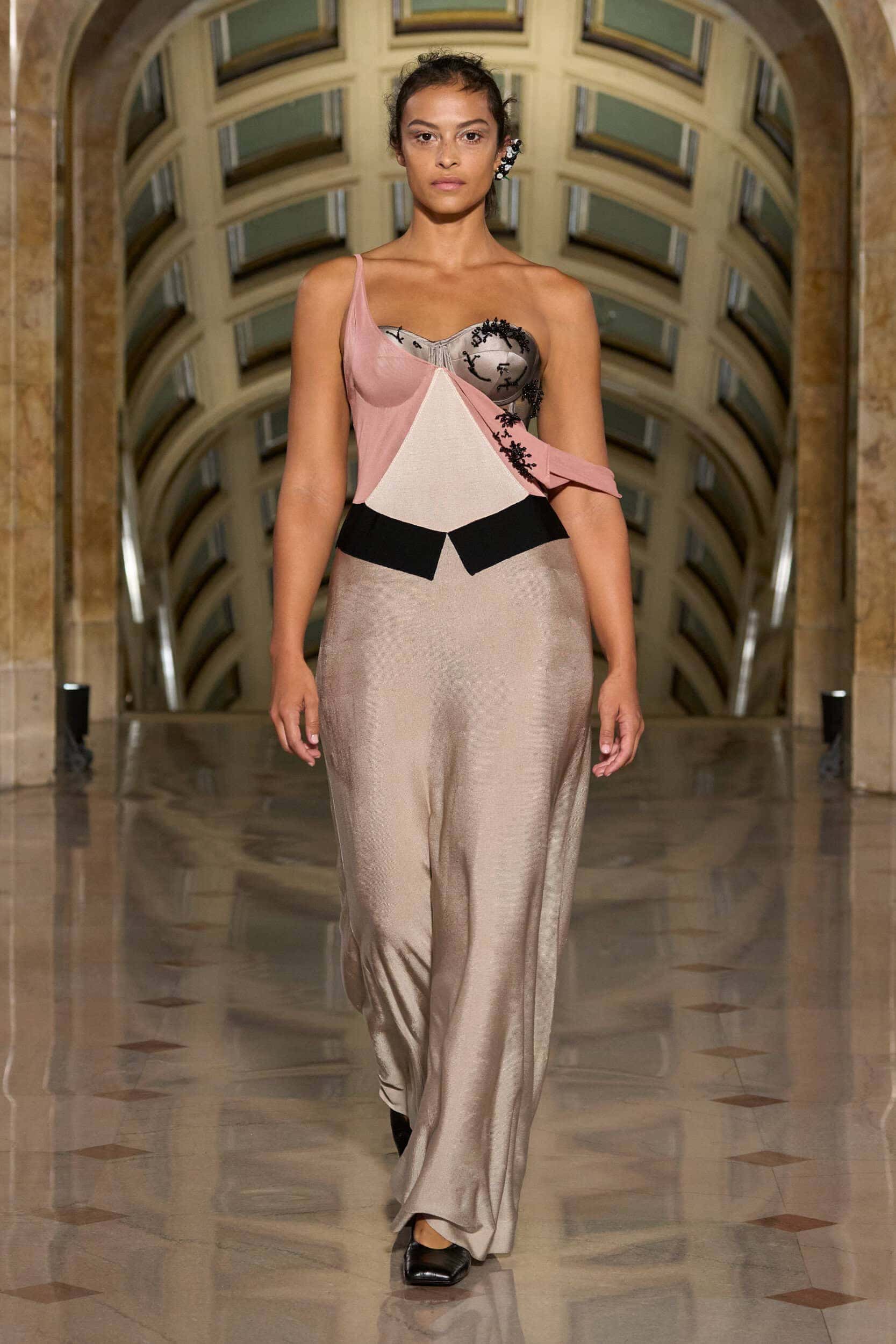 Hinh anh New York Fashion Week SS 2027: Khi xa xỉ hạ mình trước cơn bão lạm phát 31