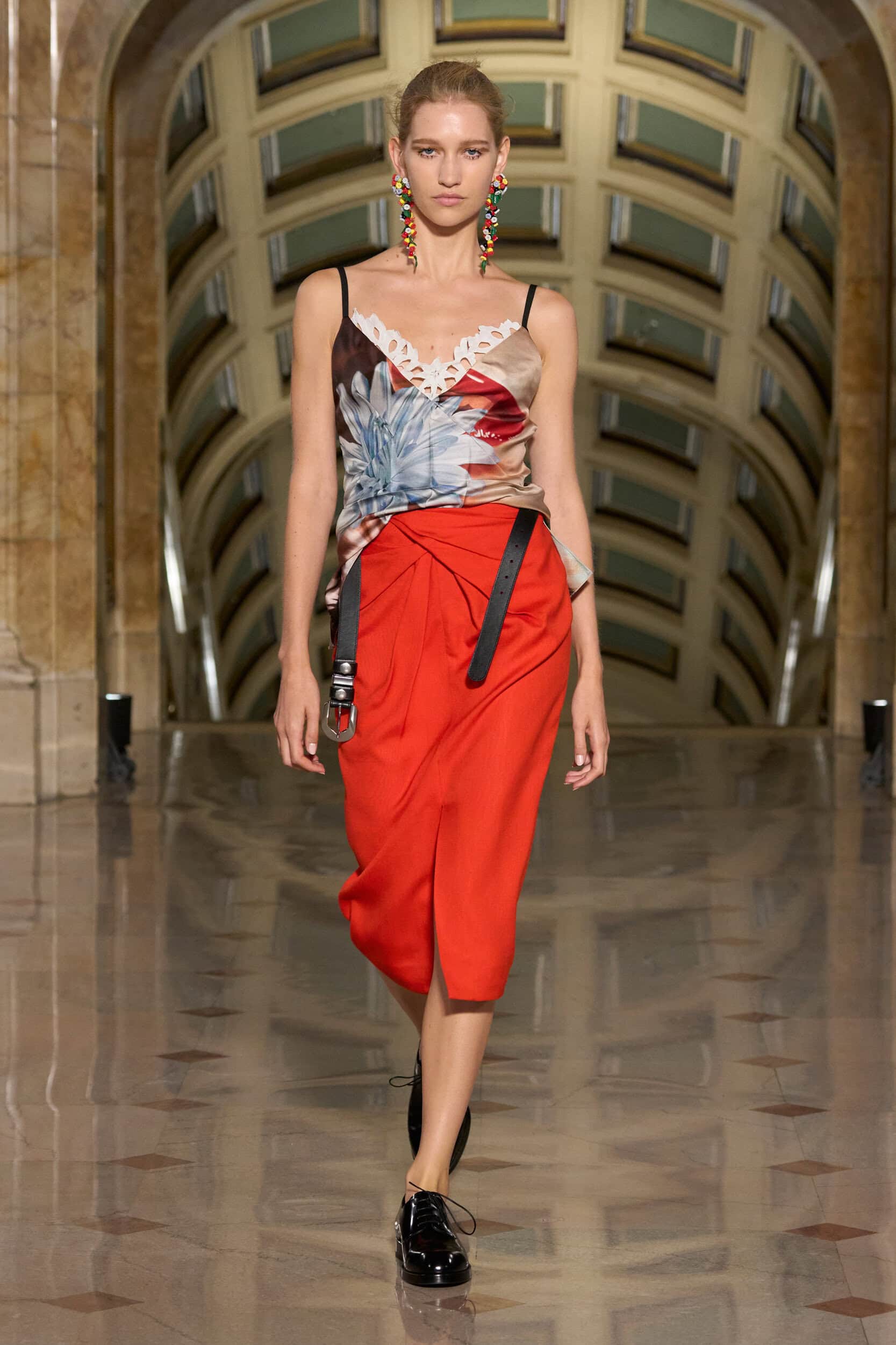 Hinh anh New York Fashion Week SS 2027: Khi xa xỉ hạ mình trước cơn bão lạm phát 35