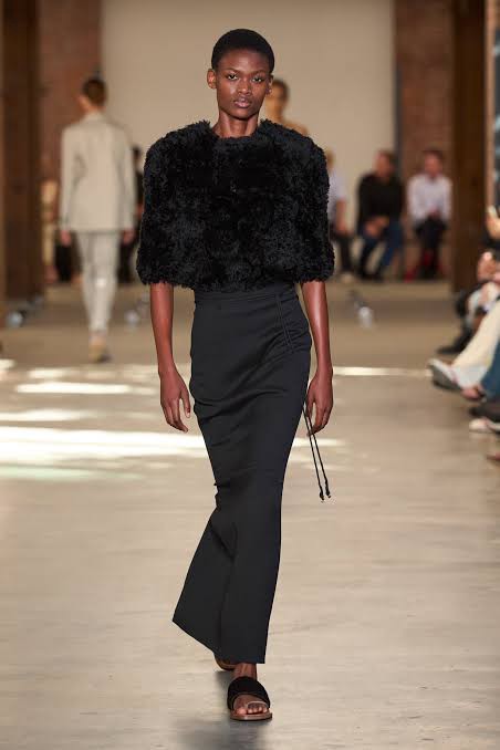 Hinh anh New York Fashion Week SS 2027: Khi xa xỉ hạ mình trước cơn bão lạm phát 27
