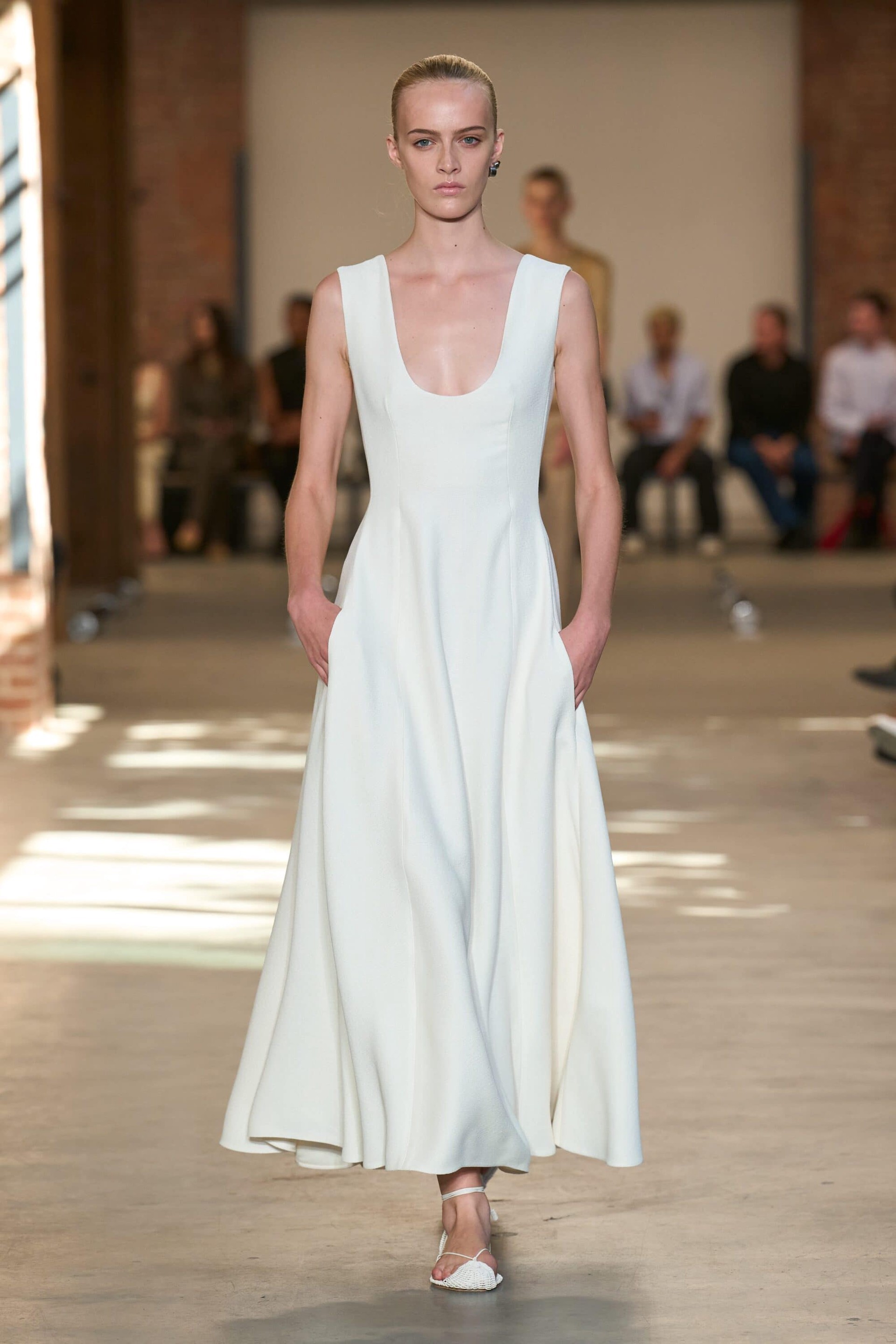 Hinh anh New York Fashion Week SS 2027: Khi xa xỉ hạ mình trước cơn bão lạm phát 22